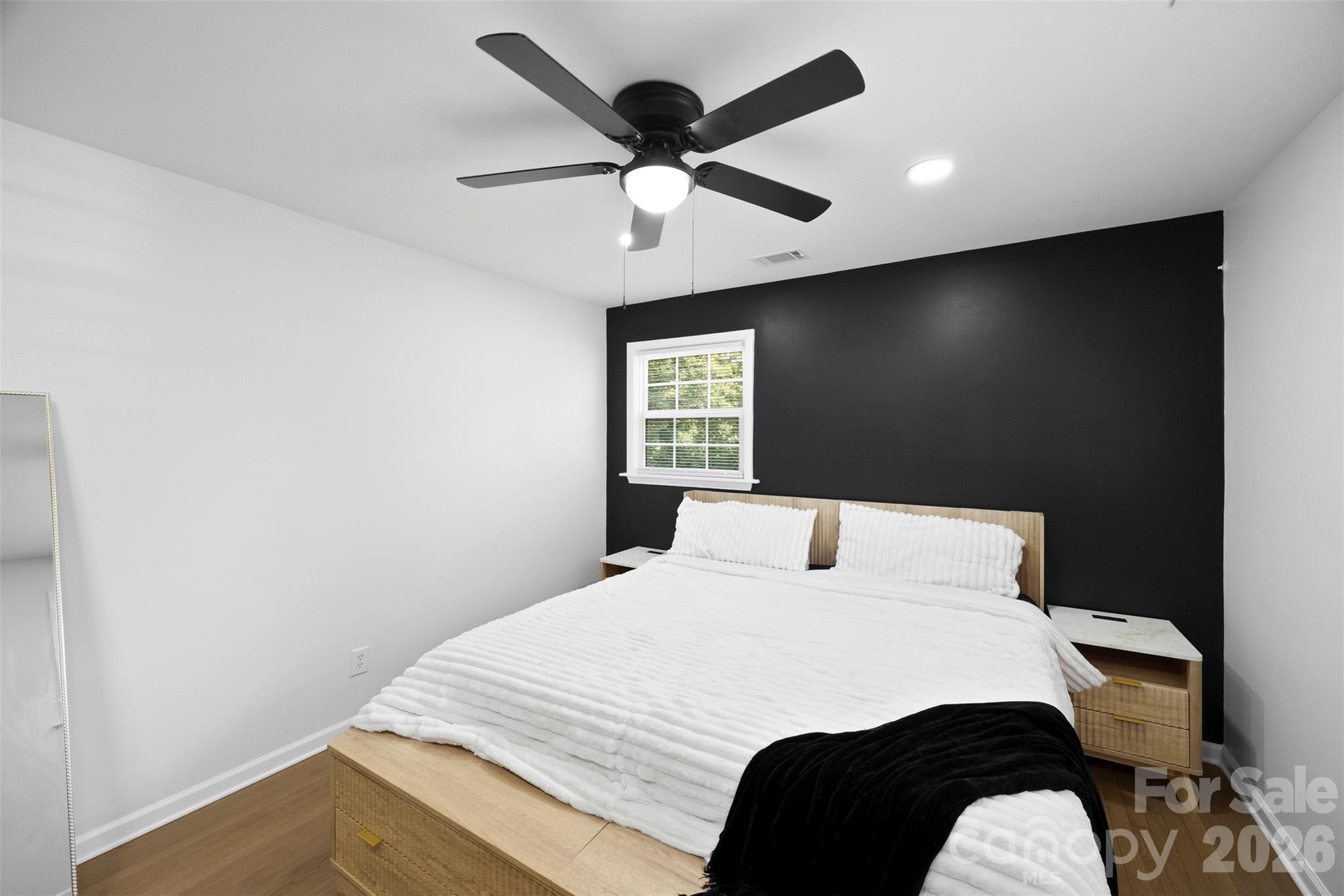 1047 White Plains Road — Charlotte