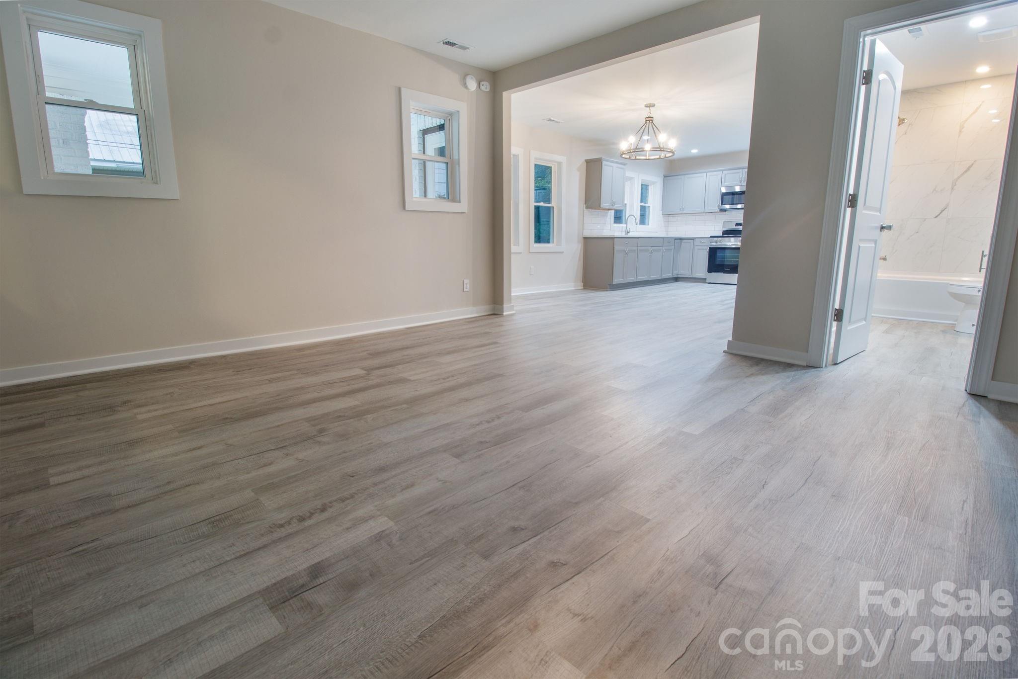 435 W Whitley Street — Norwood
