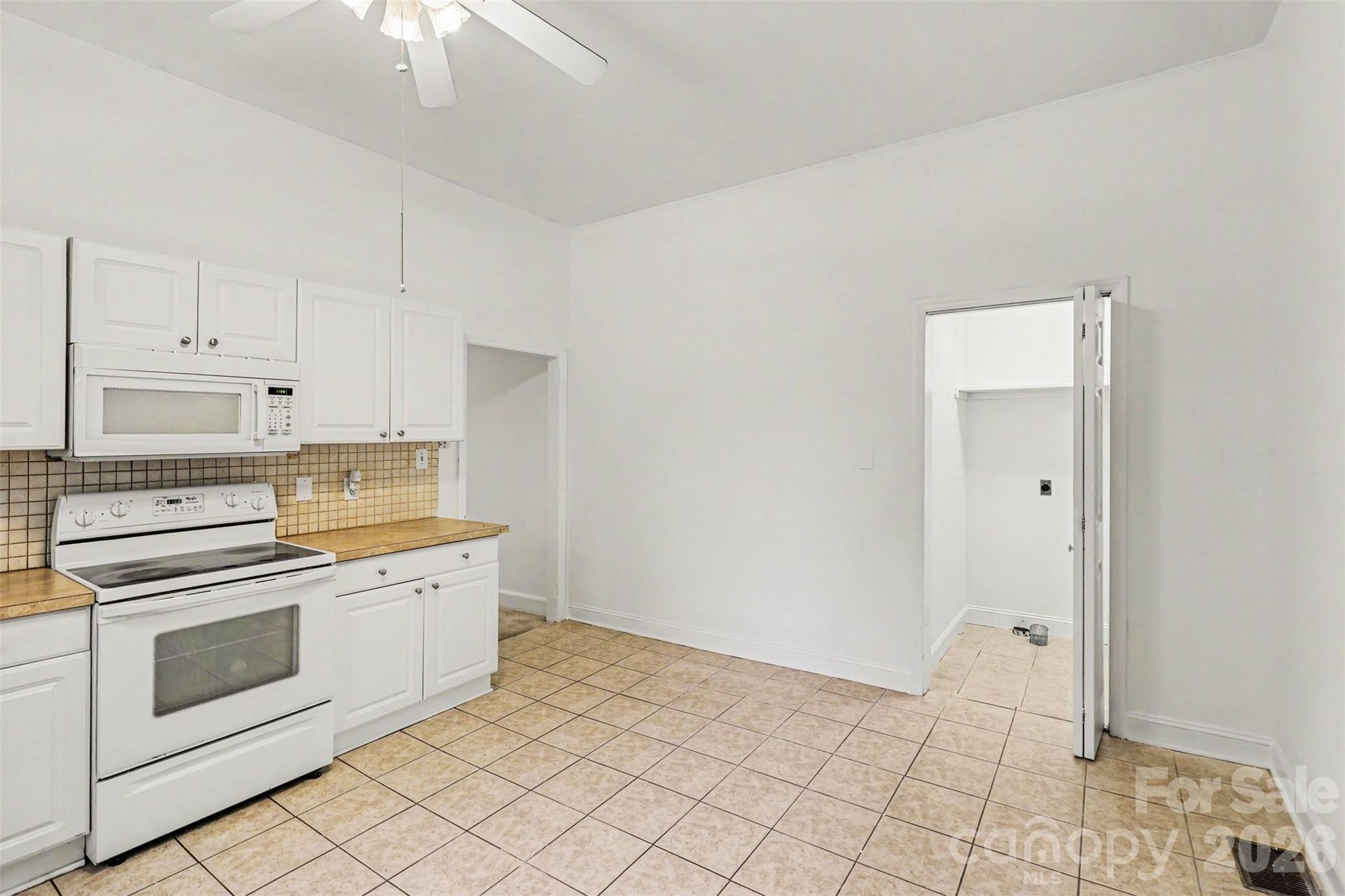900 Cone Avenue — Pineville