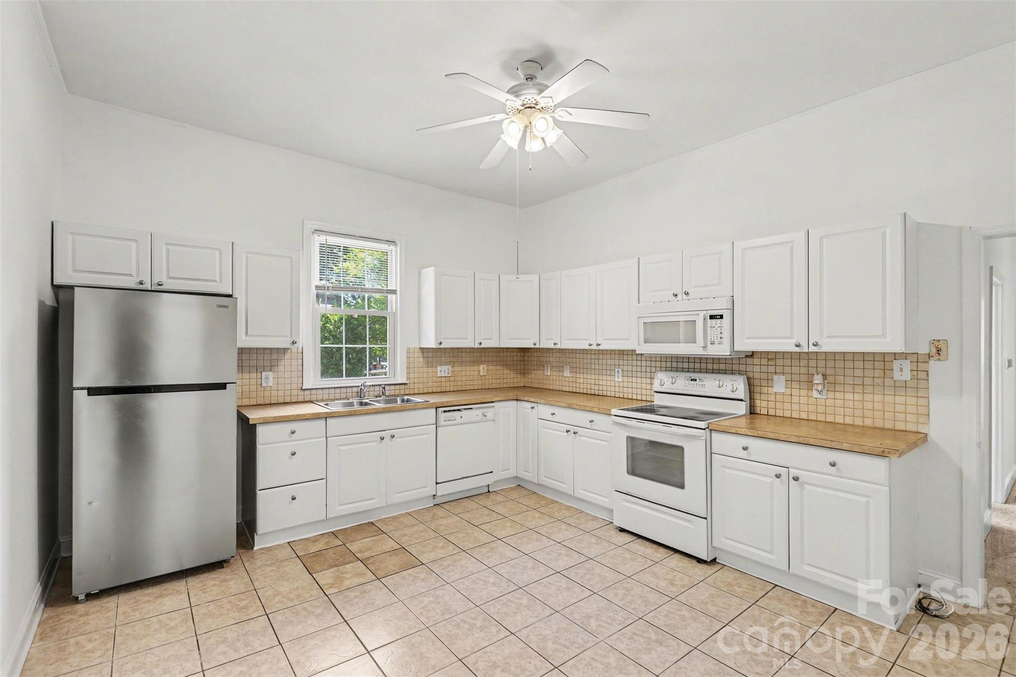 900 Cone Avenue — Pineville