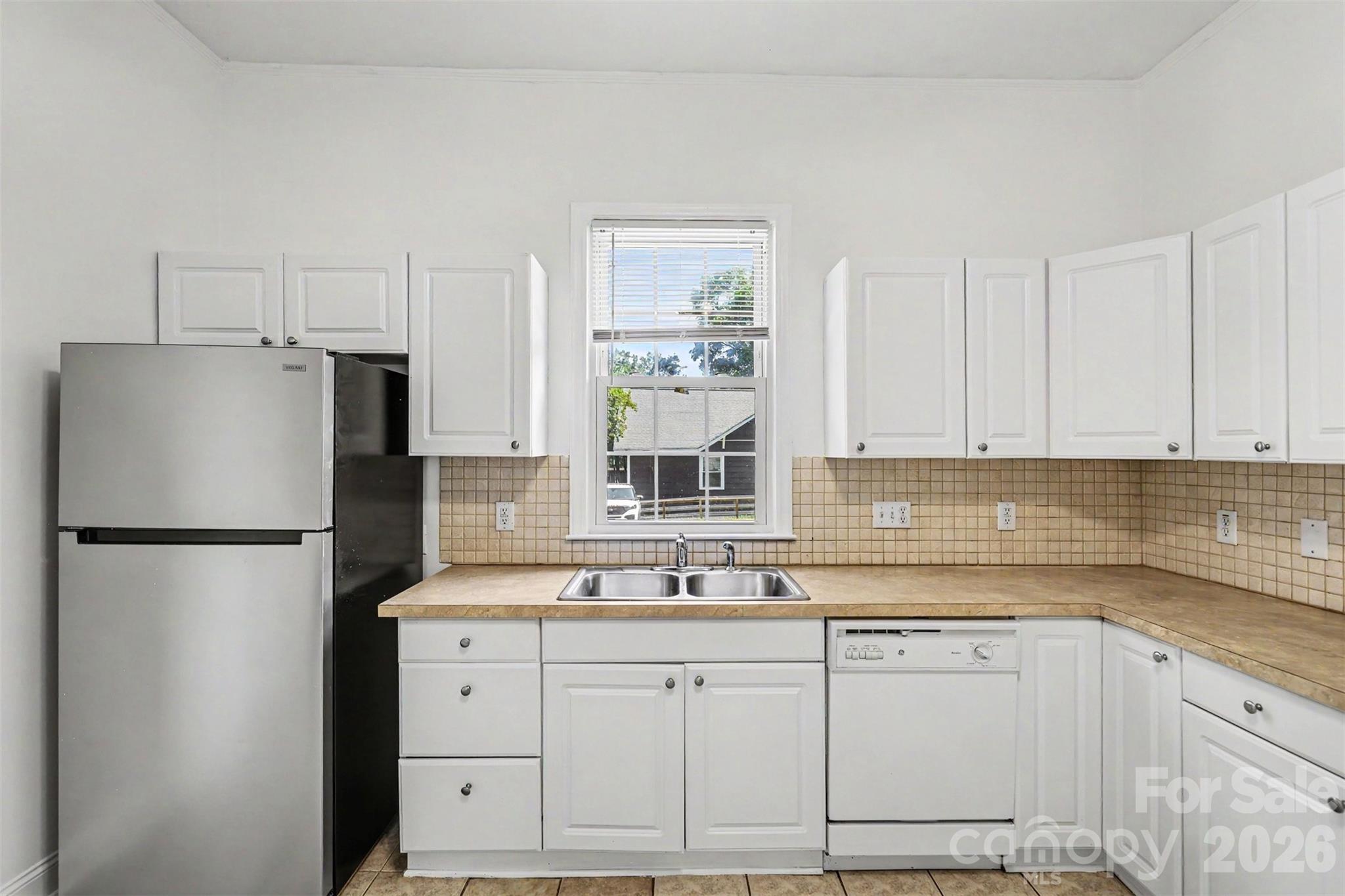900 Cone Avenue — Pineville