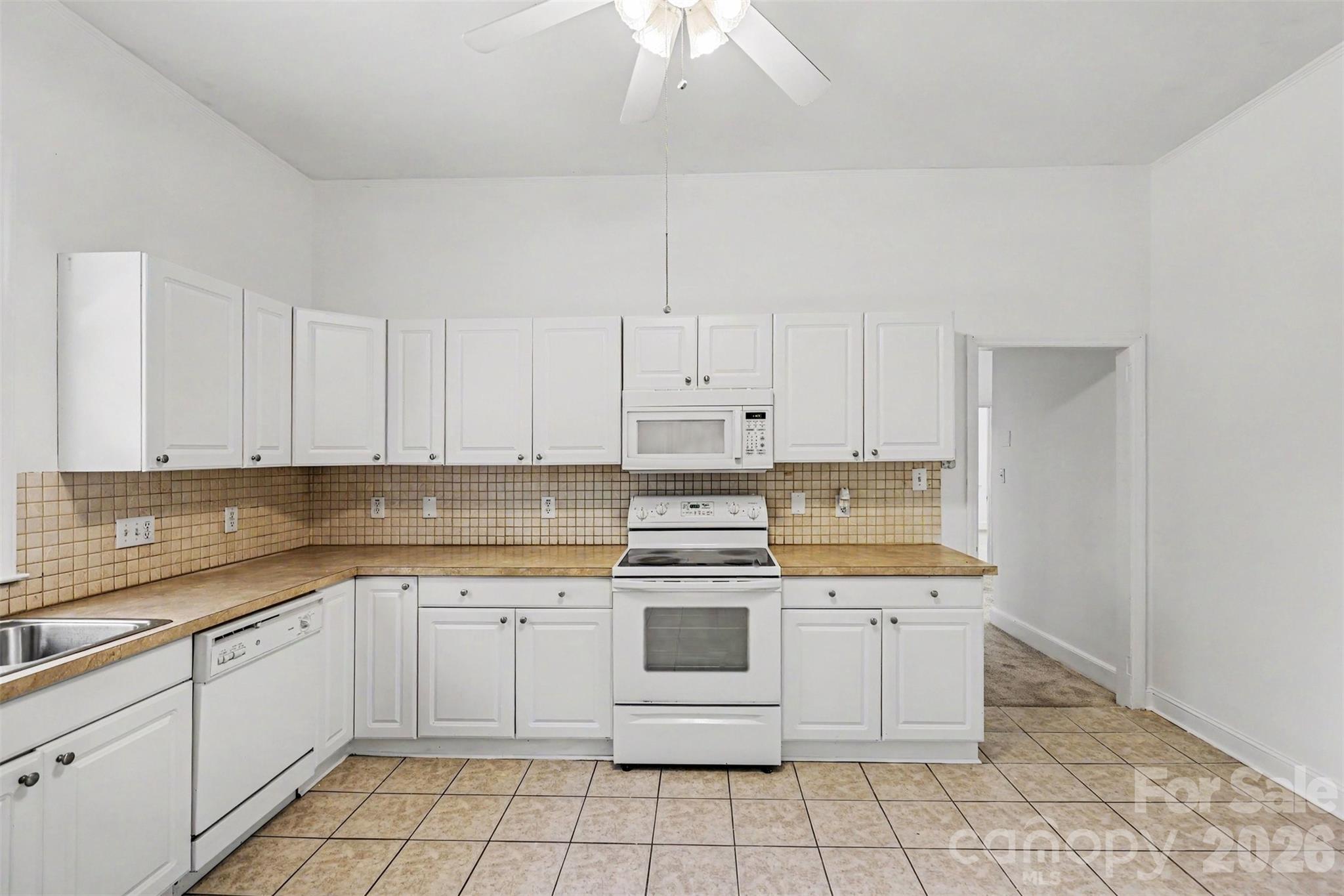 900 Cone Avenue — Pineville