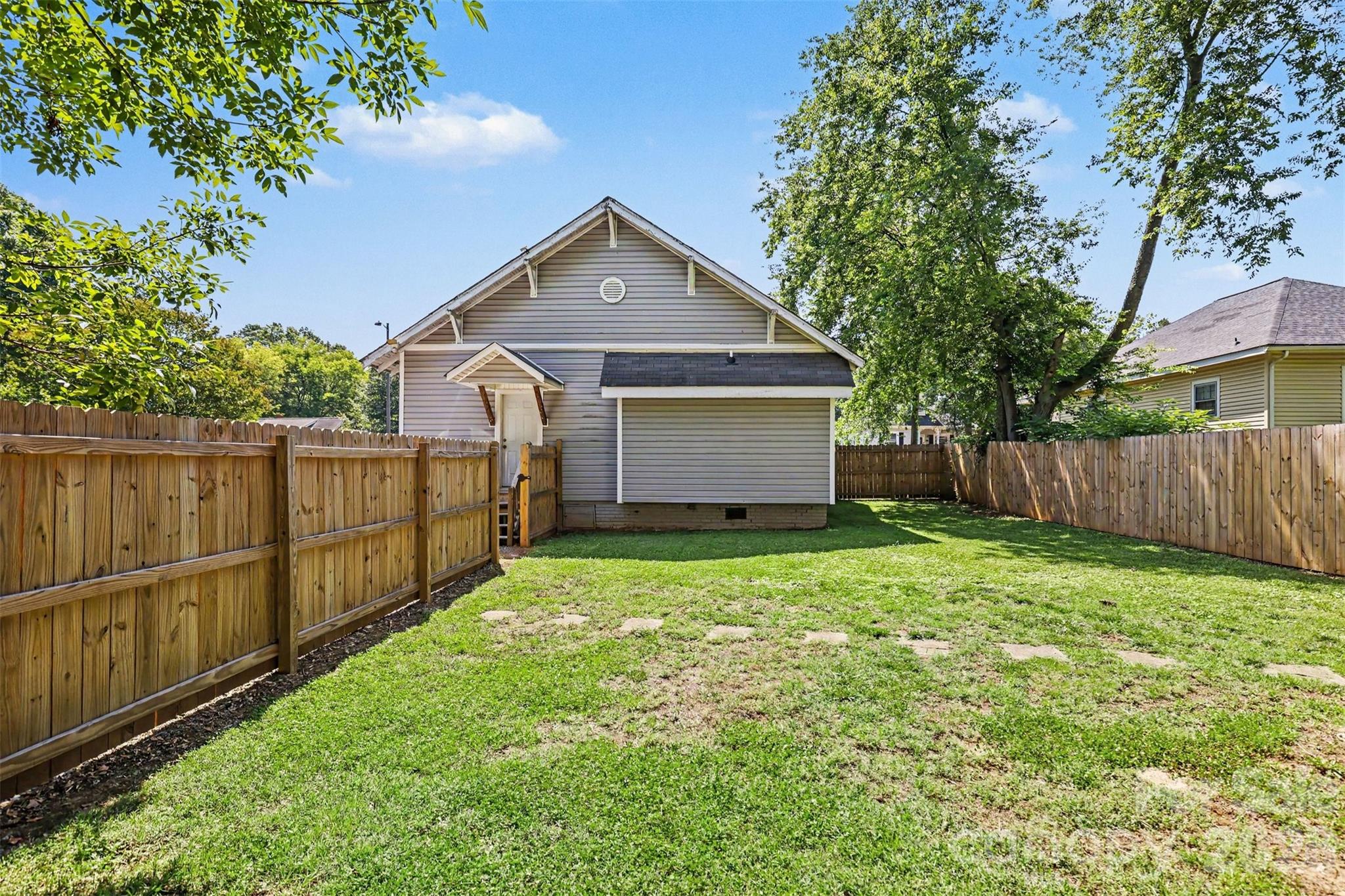 900 Cone Avenue — Pineville