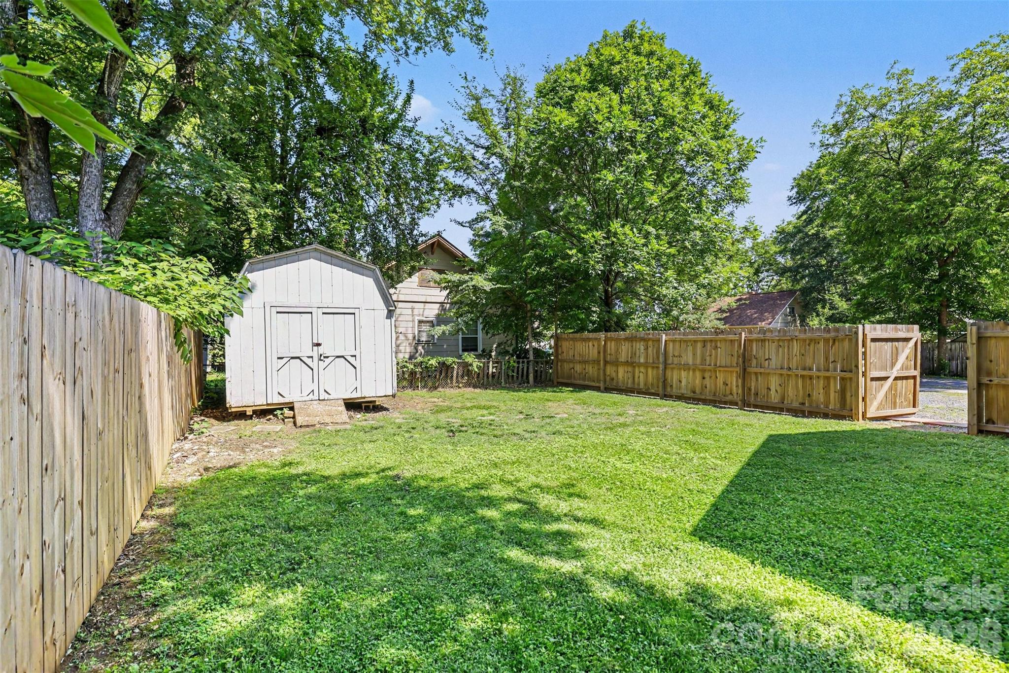 900 Cone Avenue — Pineville