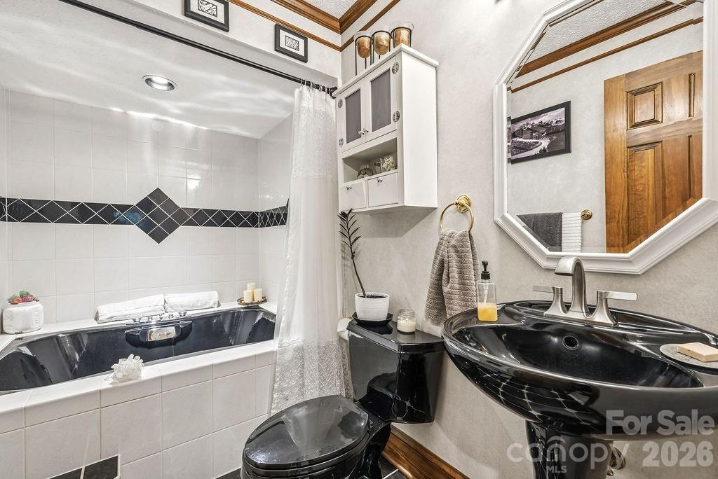 8418 Pine Hill Road — Charlotte