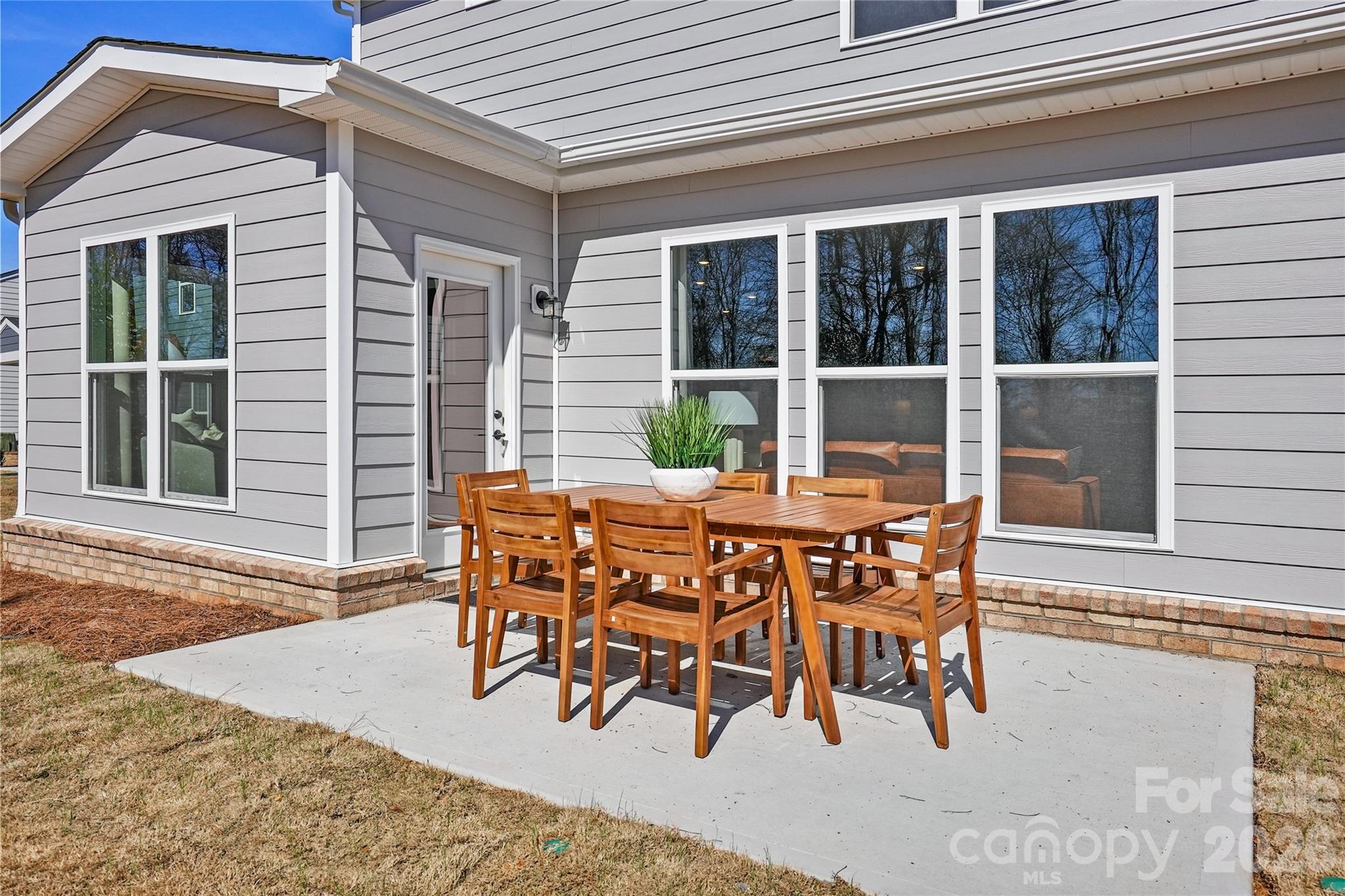 2138 Riverbend Avenue — Monroe