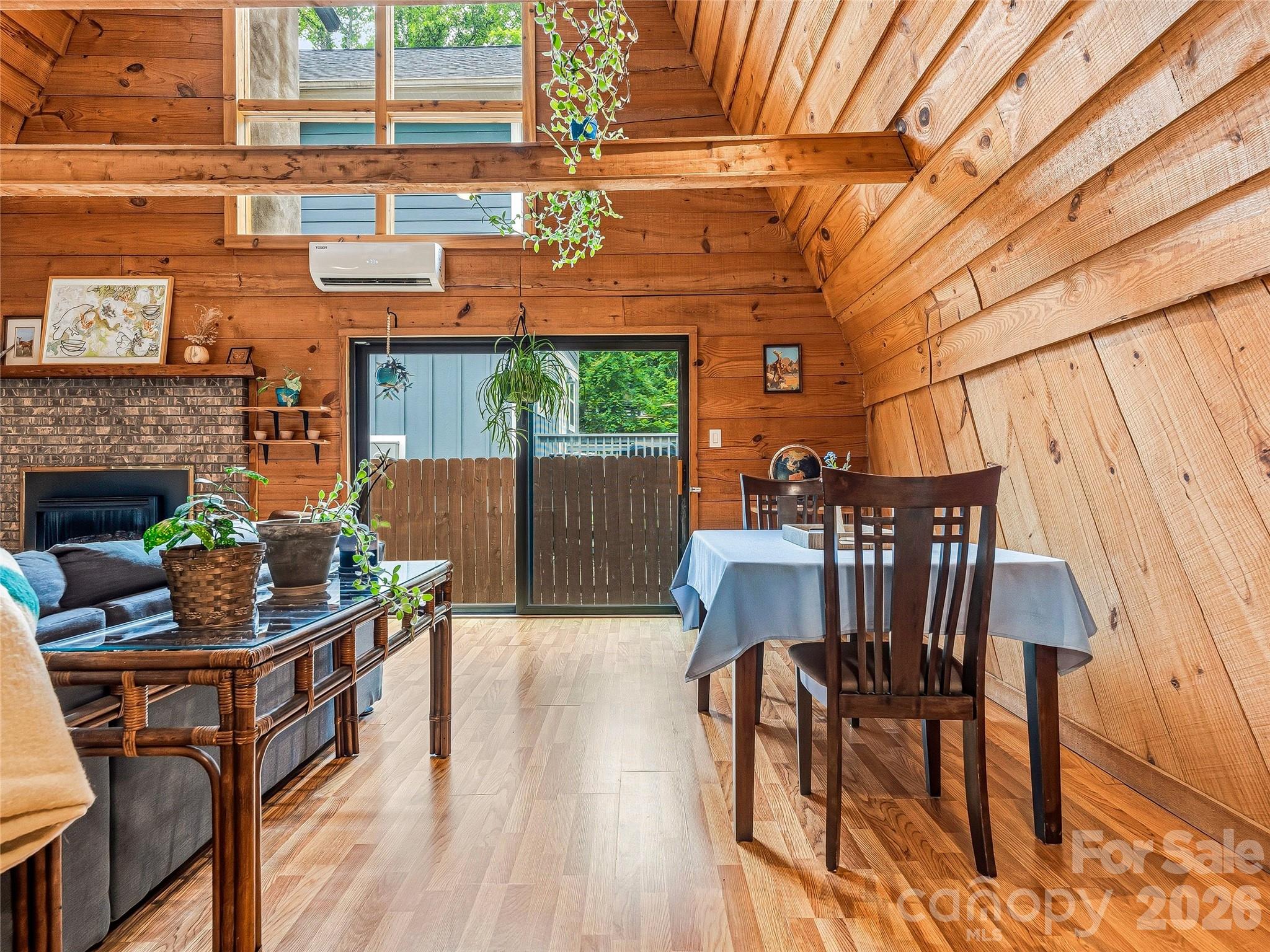 355 London Road — Asheville