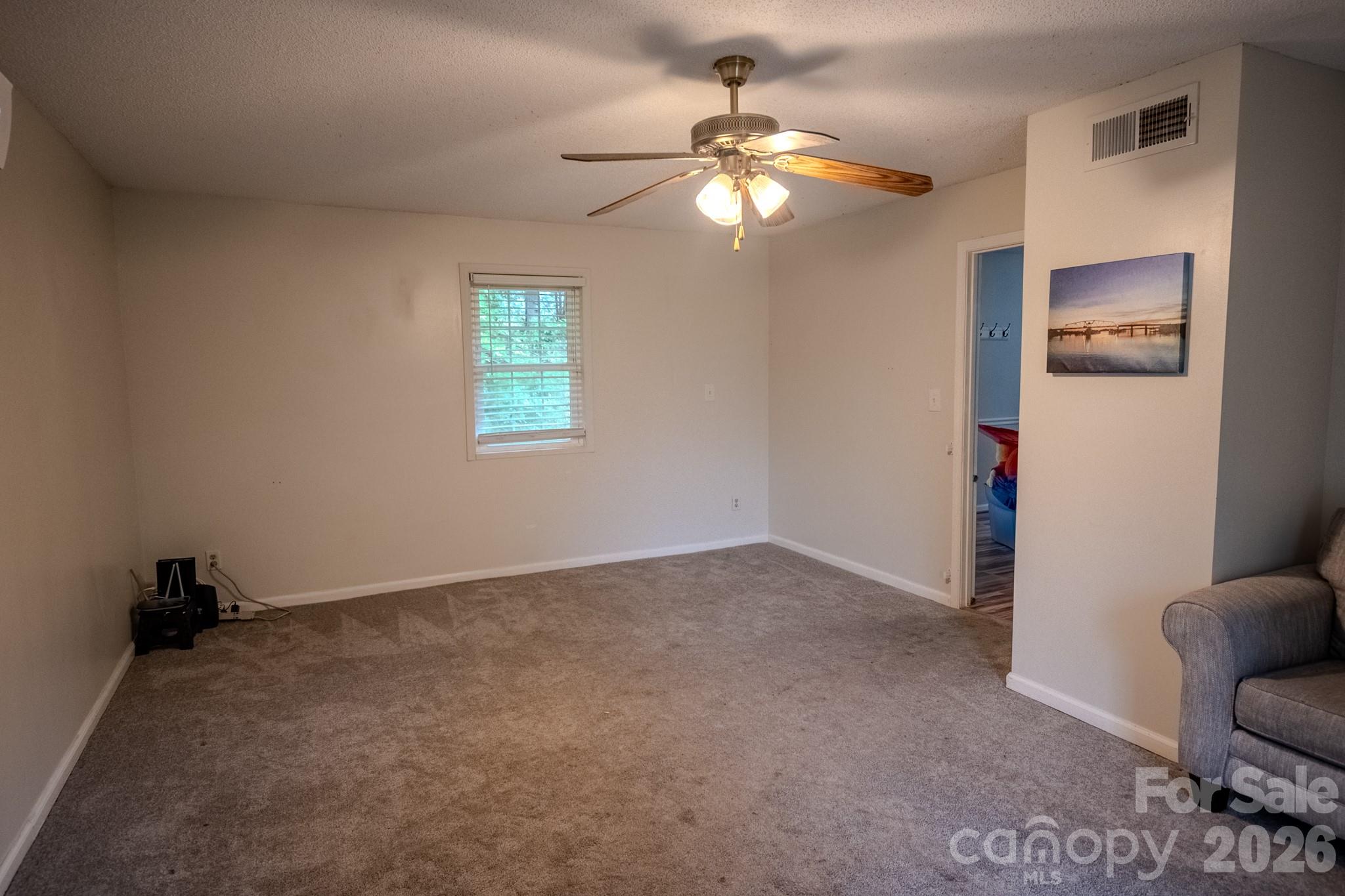 3122 Zion Church Road — Hickory