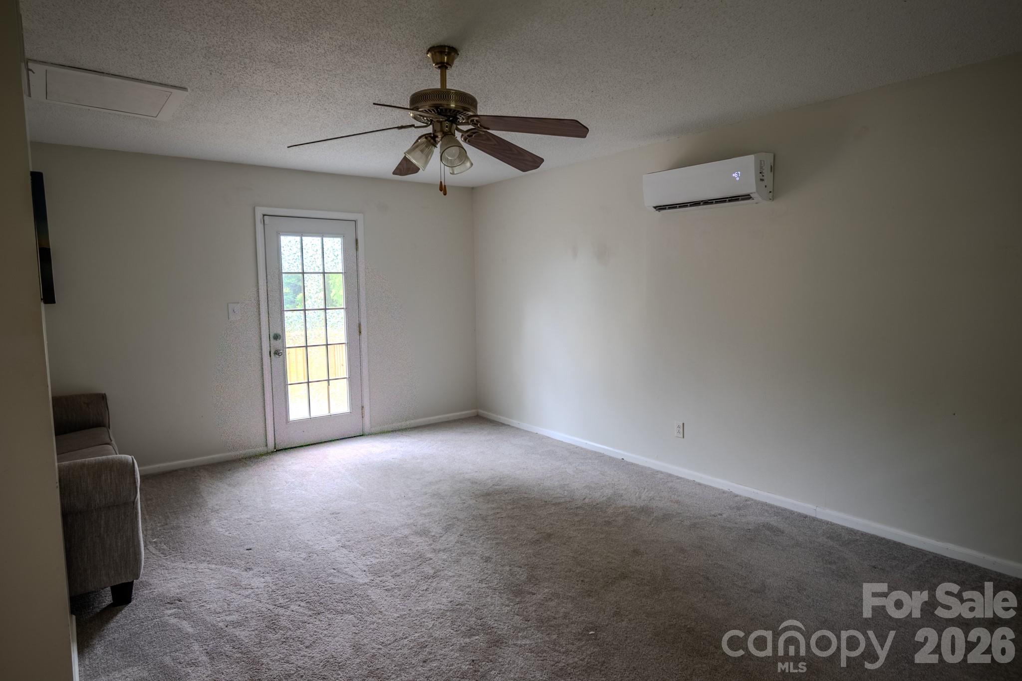 3122 Zion Church Road — Hickory