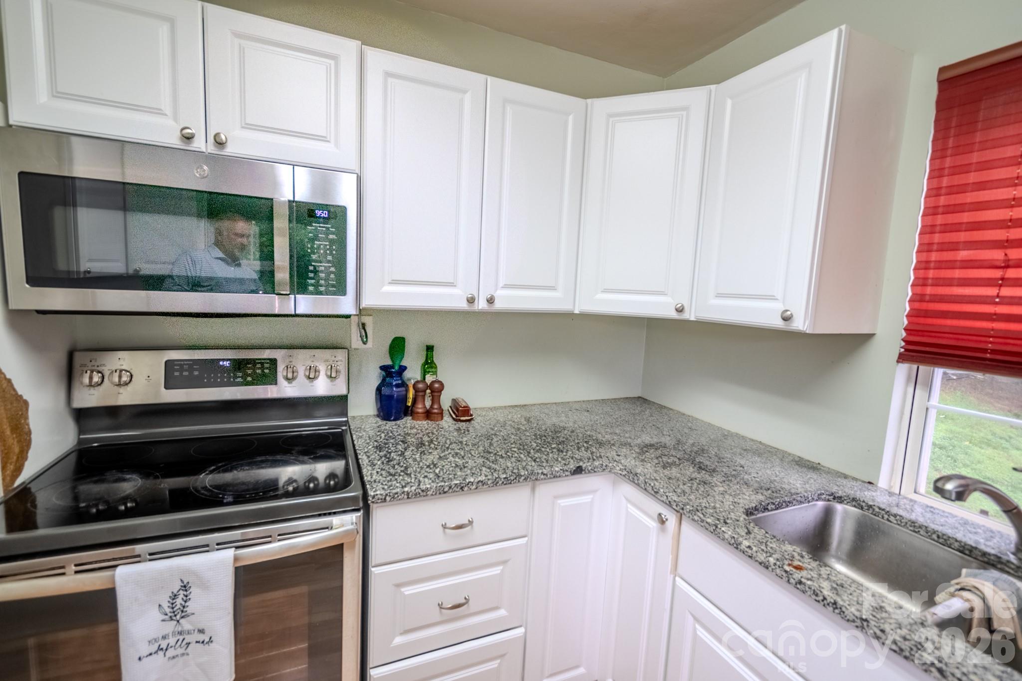 3122 Zion Church Road — Hickory