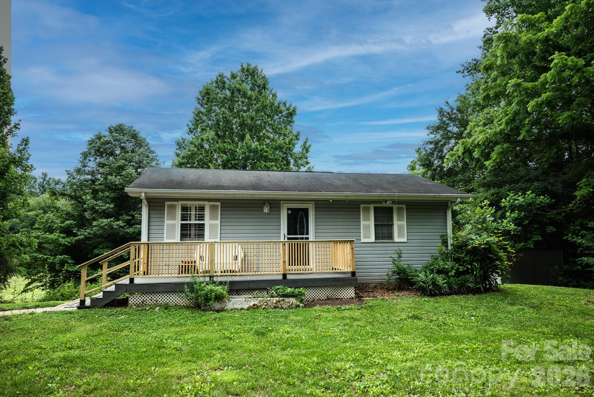 3122 Zion Church Road — Hickory
