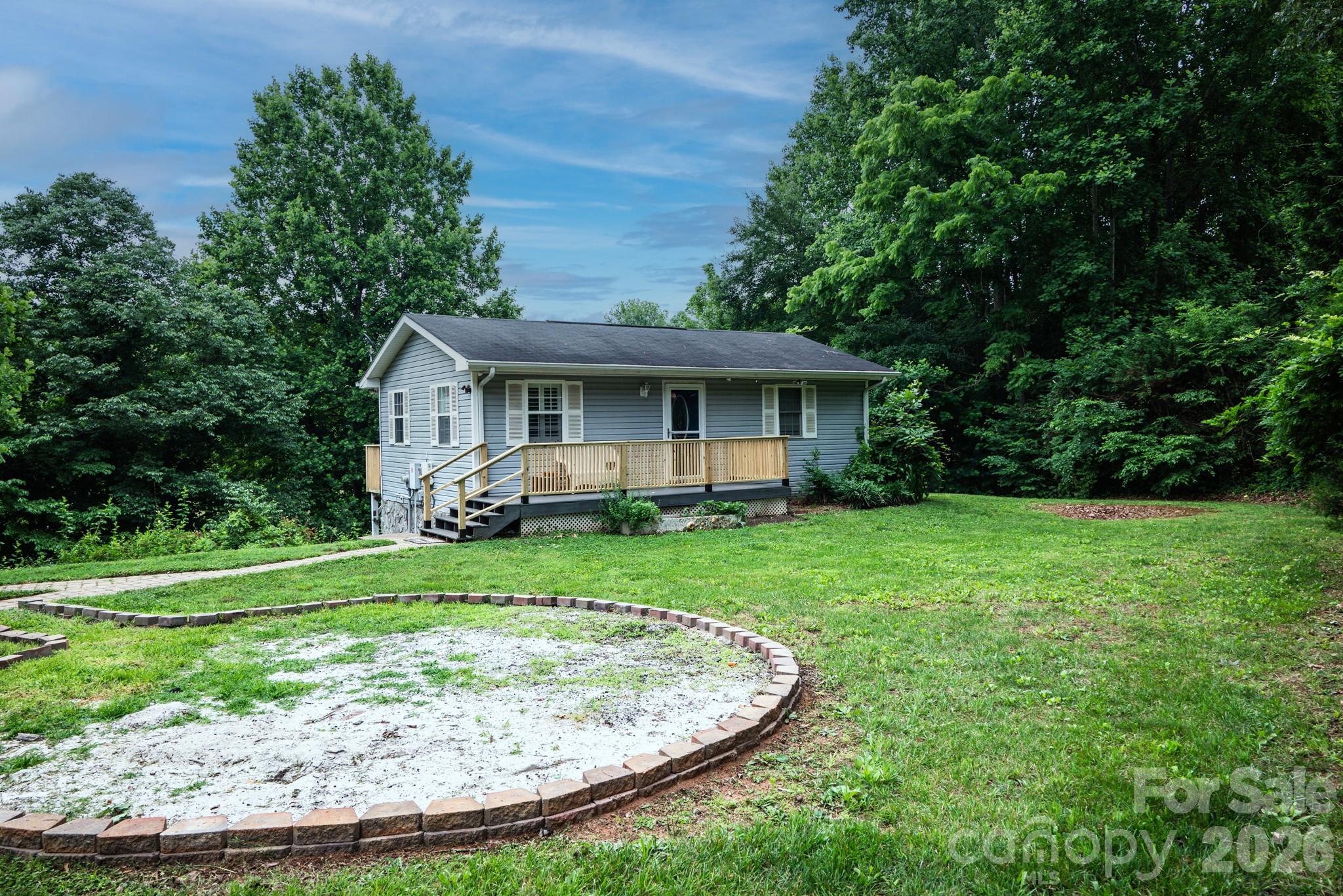 3122 Zion Church Road — Hickory