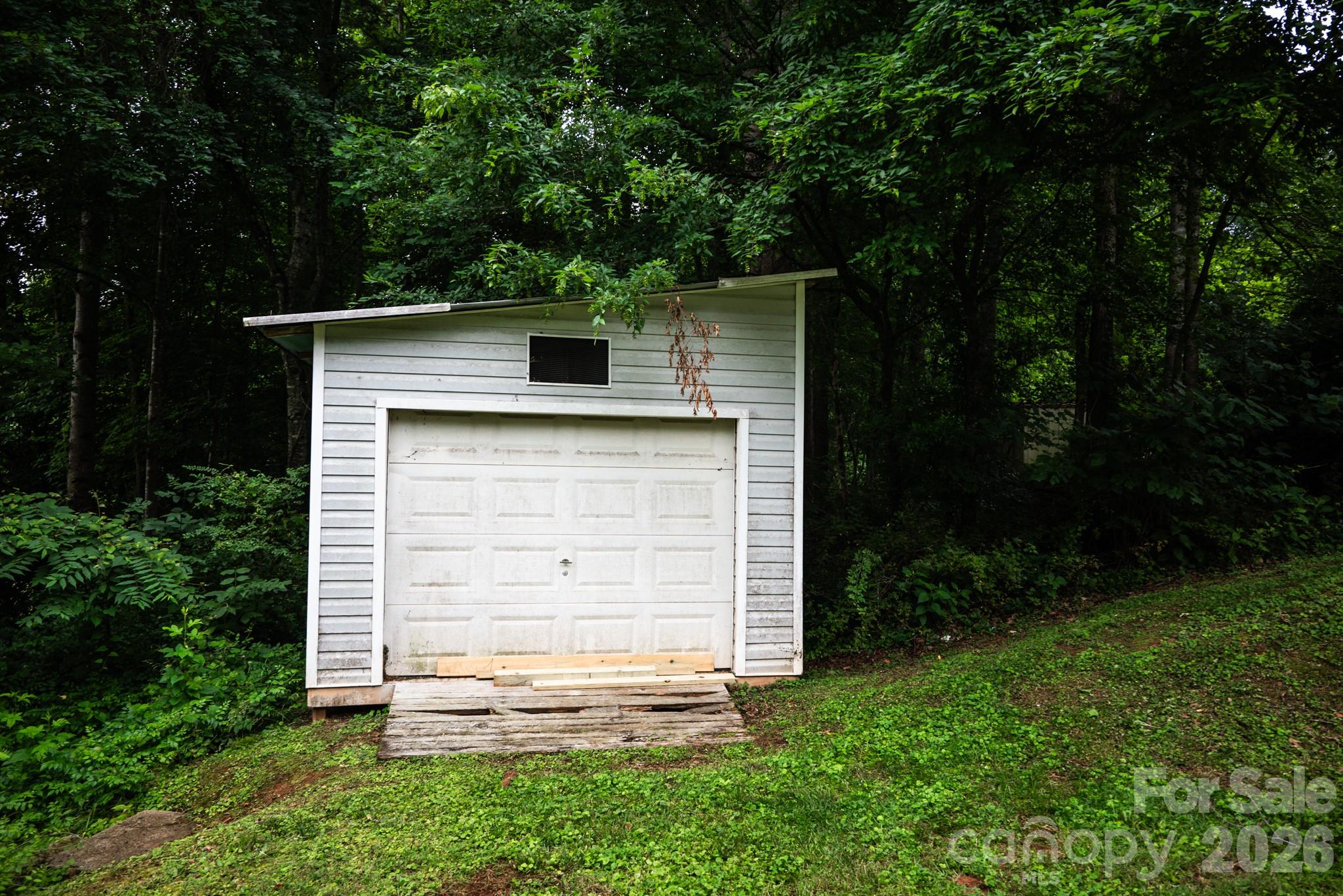 3122 Zion Church Road — Hickory