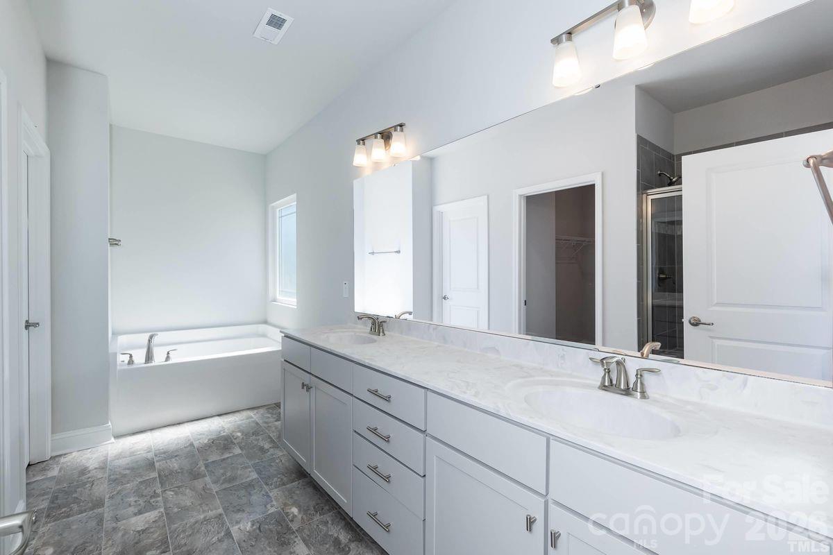5147 Colchester Court #71 — Catawba