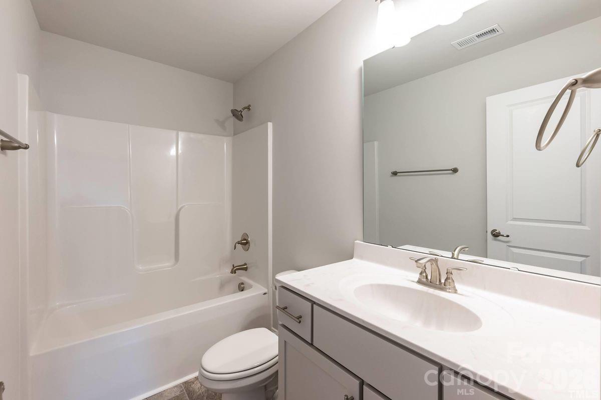 5147 Colchester Court #71 — Catawba