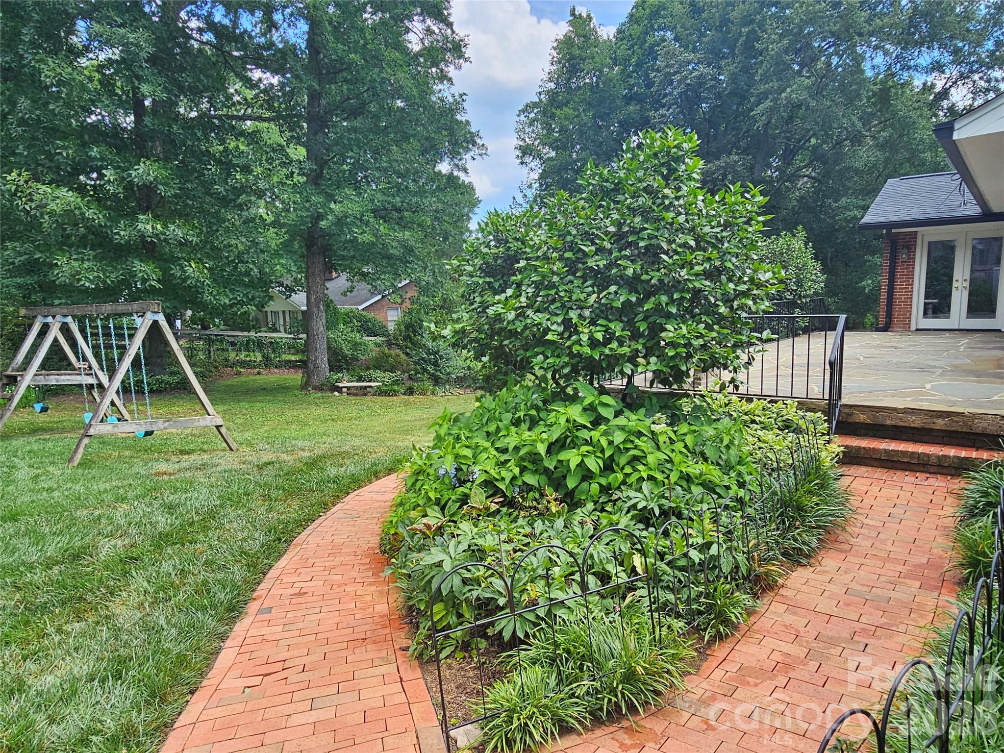 201 Country Club Circle — Shelby