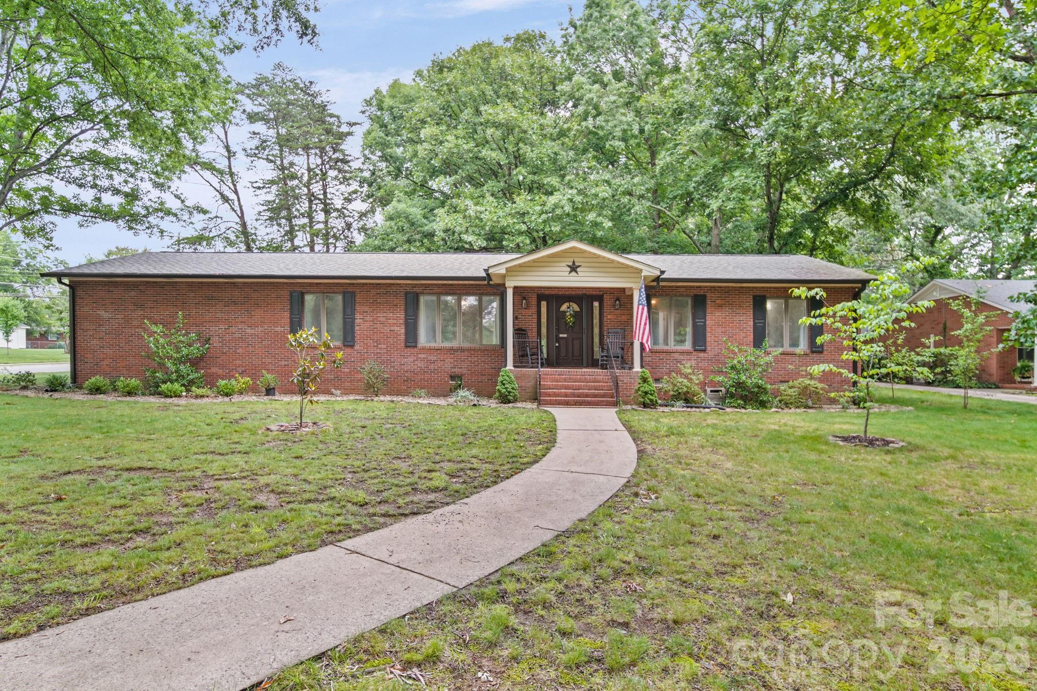 406 S Magnolia Street — Mooresville