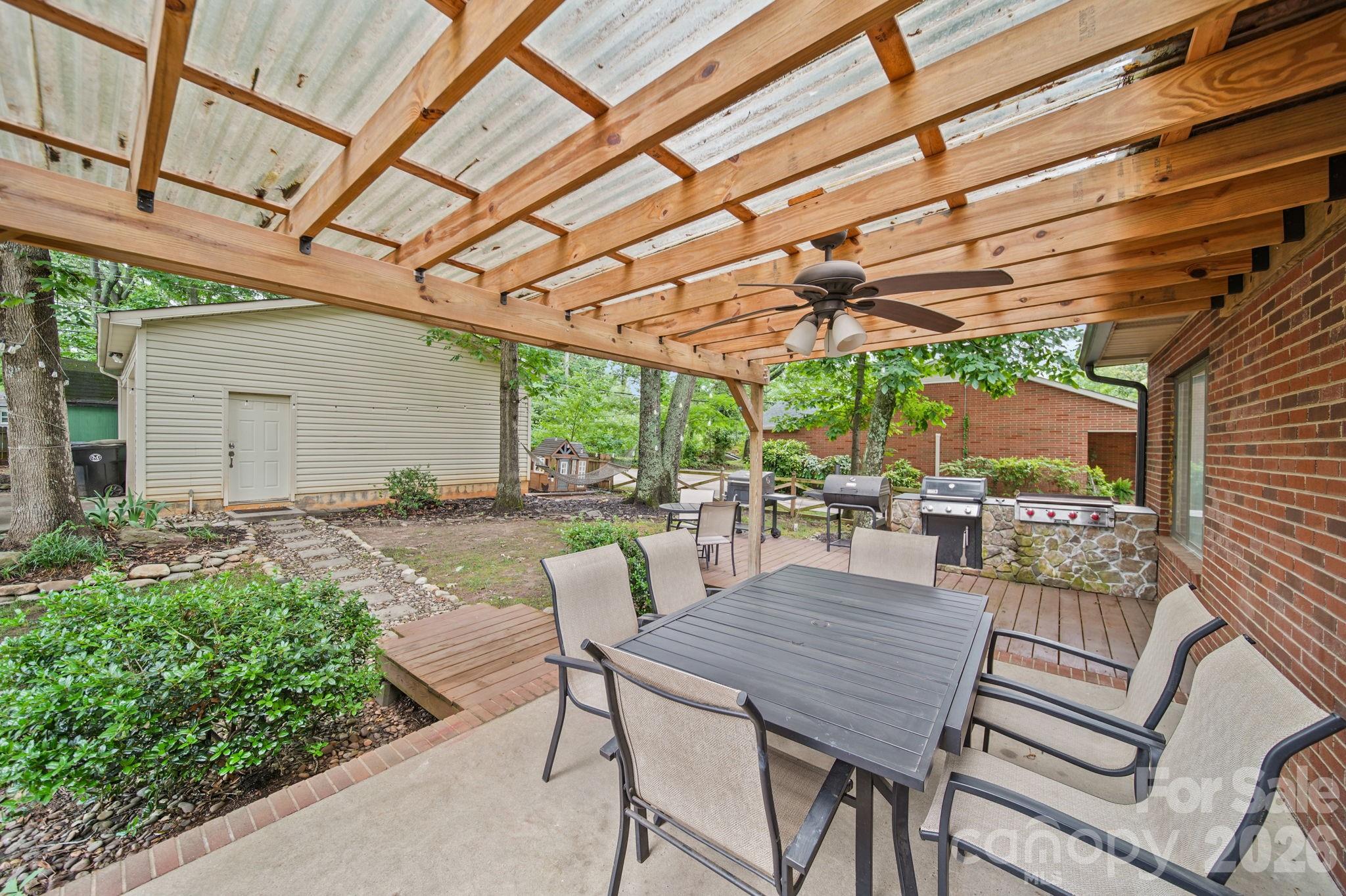 406 S Magnolia Street — Mooresville