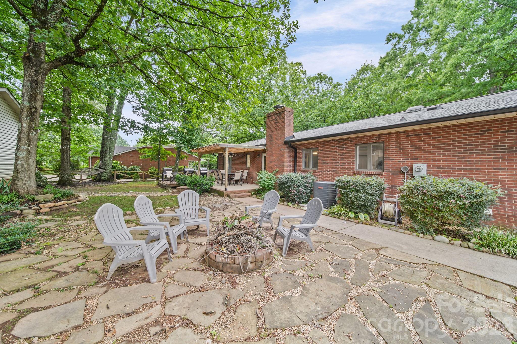 406 S Magnolia Street — Mooresville