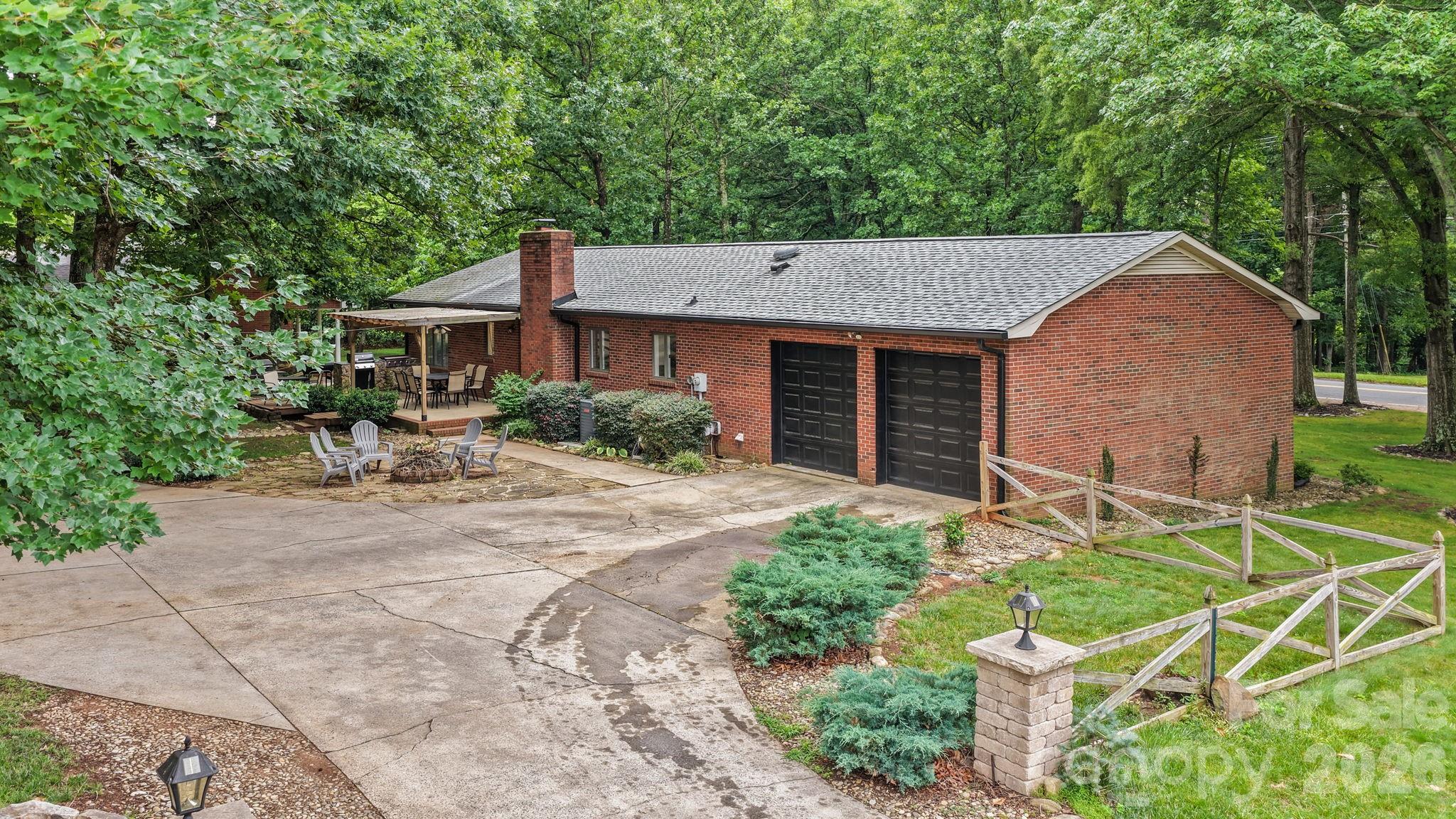 406 S Magnolia Street — Mooresville