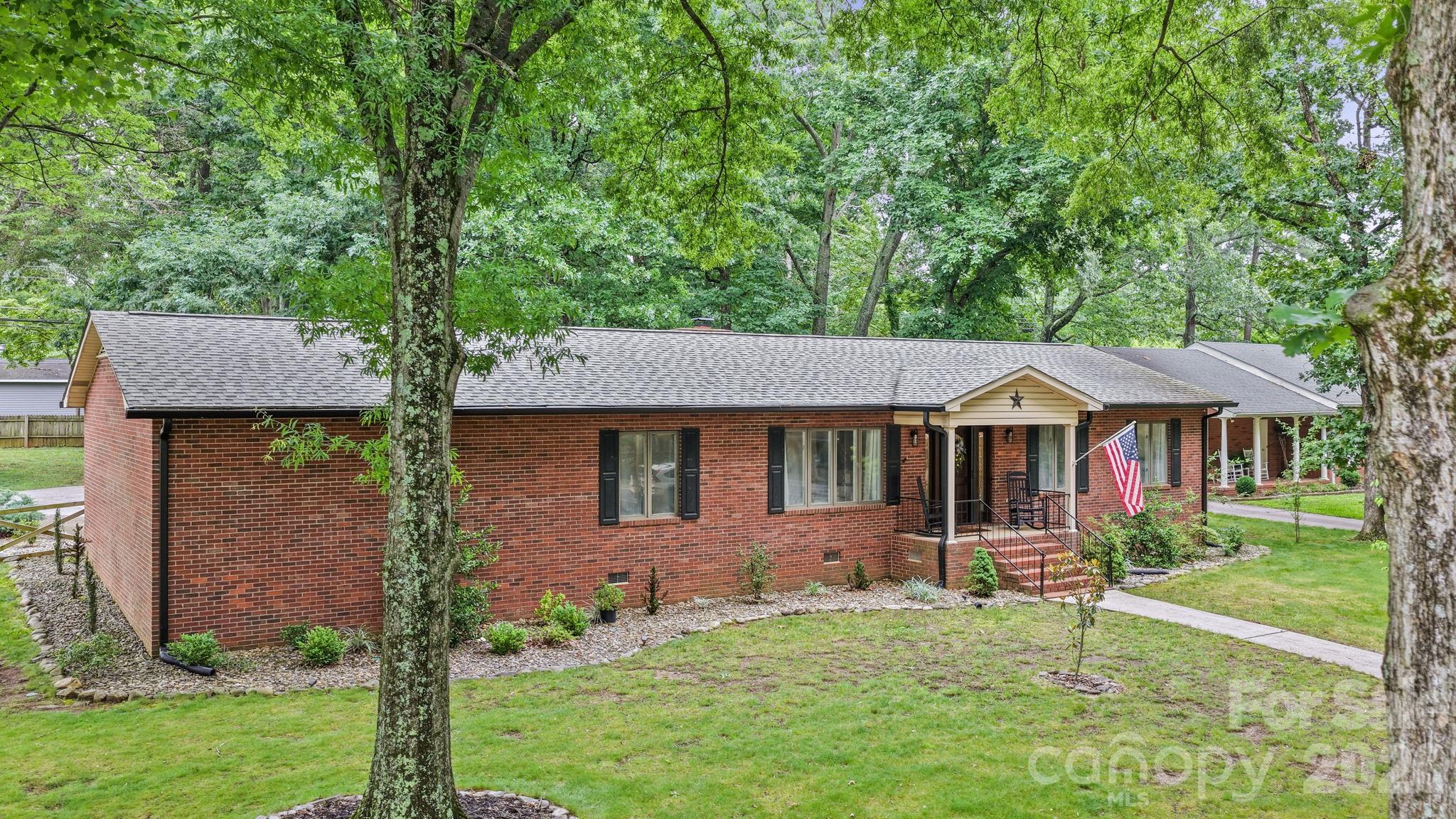 406 S Magnolia Street — Mooresville