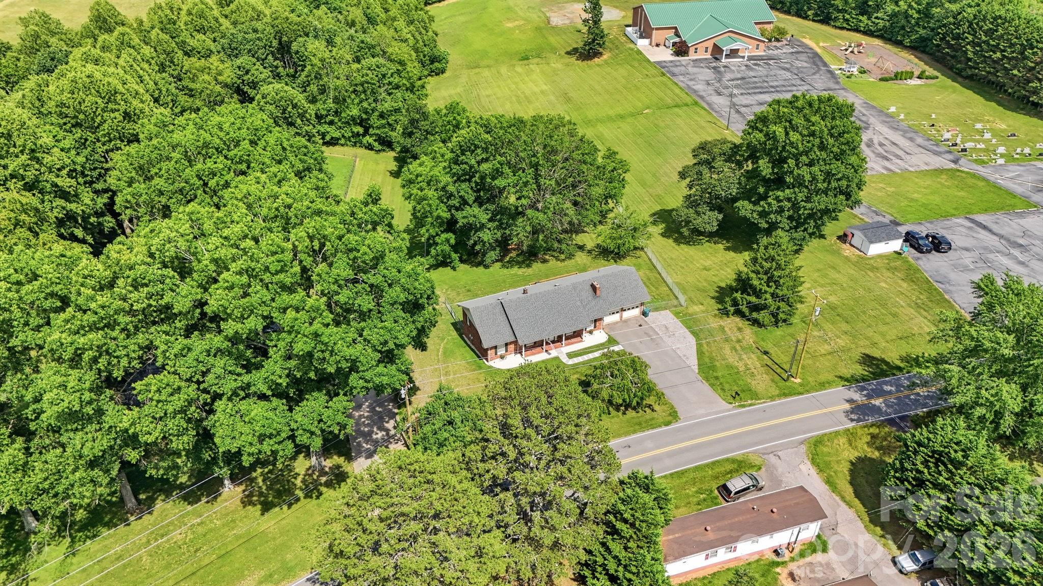 1692 Pads Road — North Wilkesboro