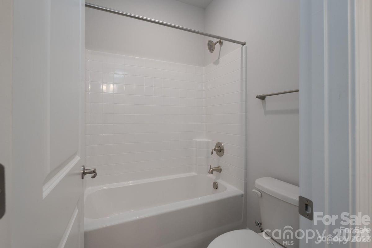 5143 Colchester Court #72 — Catawba