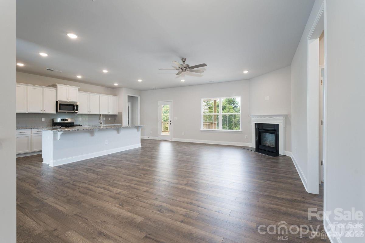 5143 Colchester Court #72 — Catawba