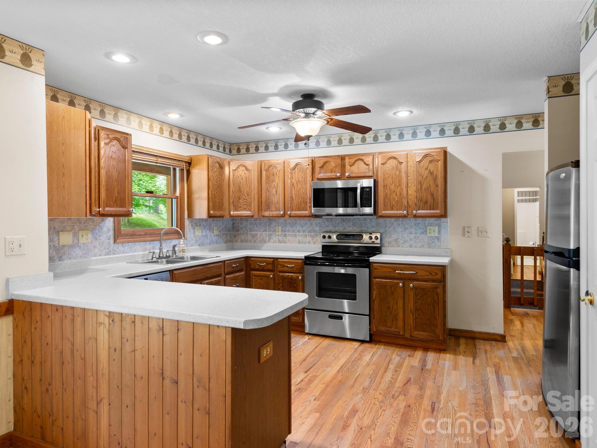 11 Robin Lane — Weaverville
