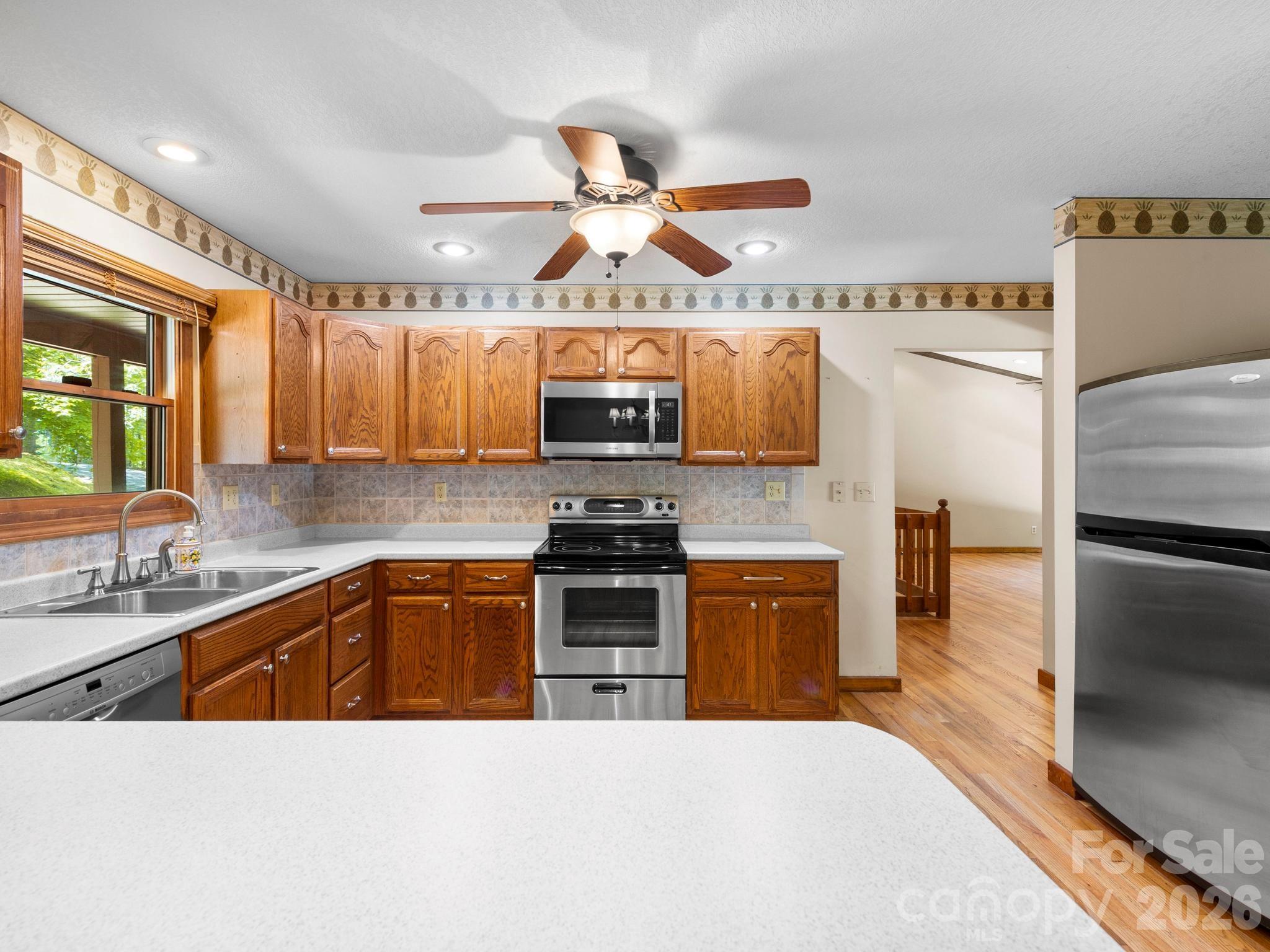 11 Robin Lane — Weaverville