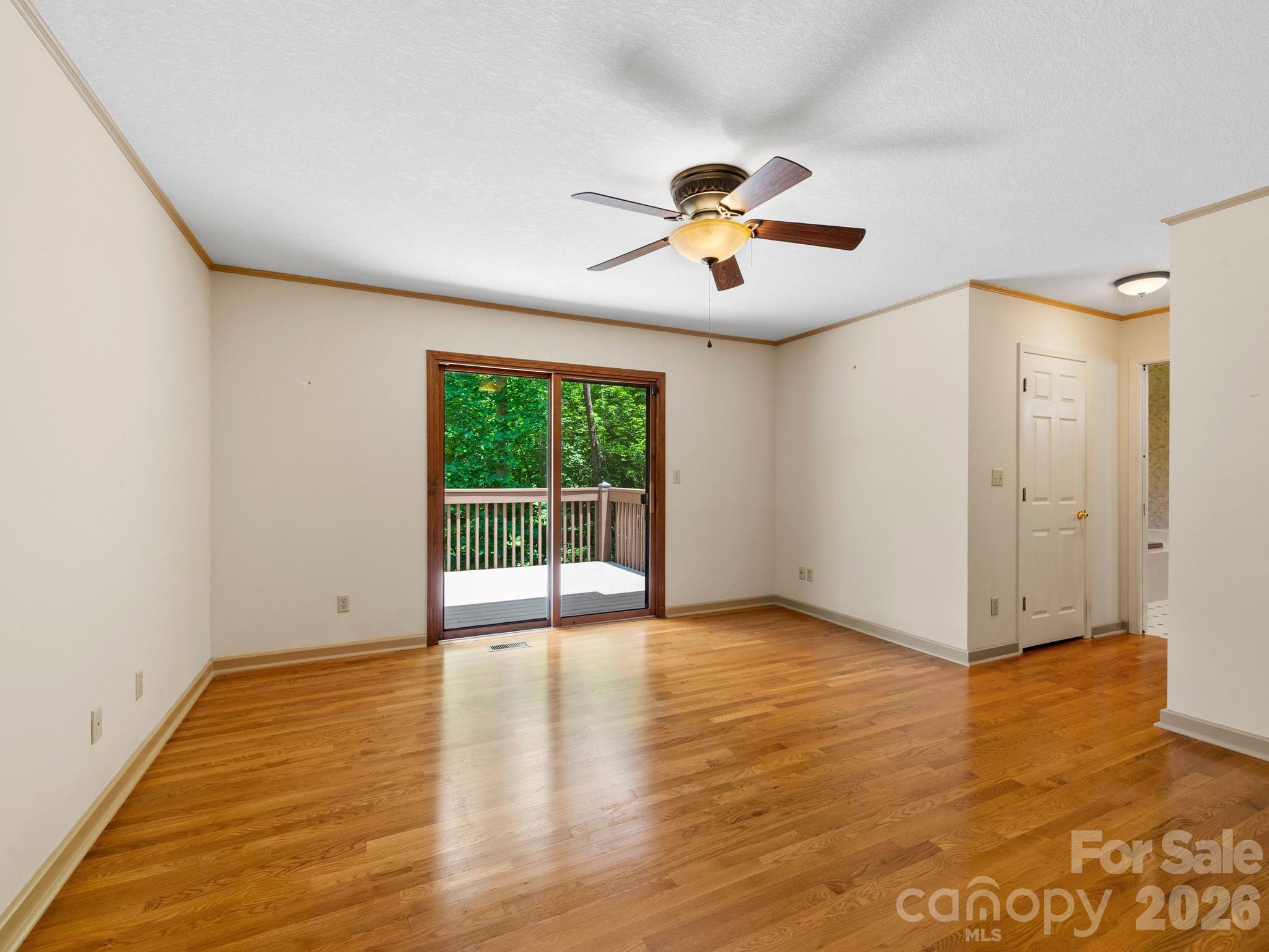 11 Robin Lane — Weaverville