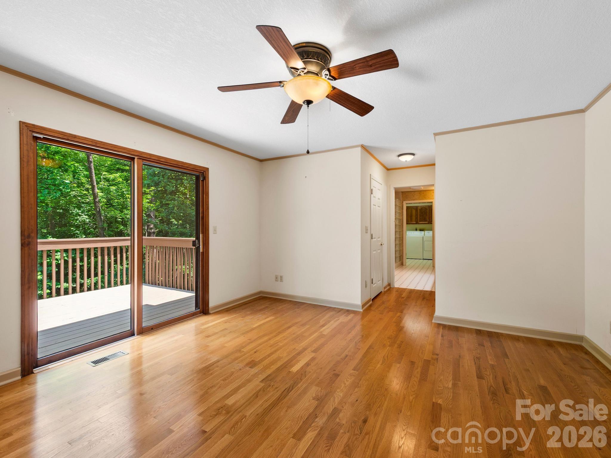 11 Robin Lane — Weaverville