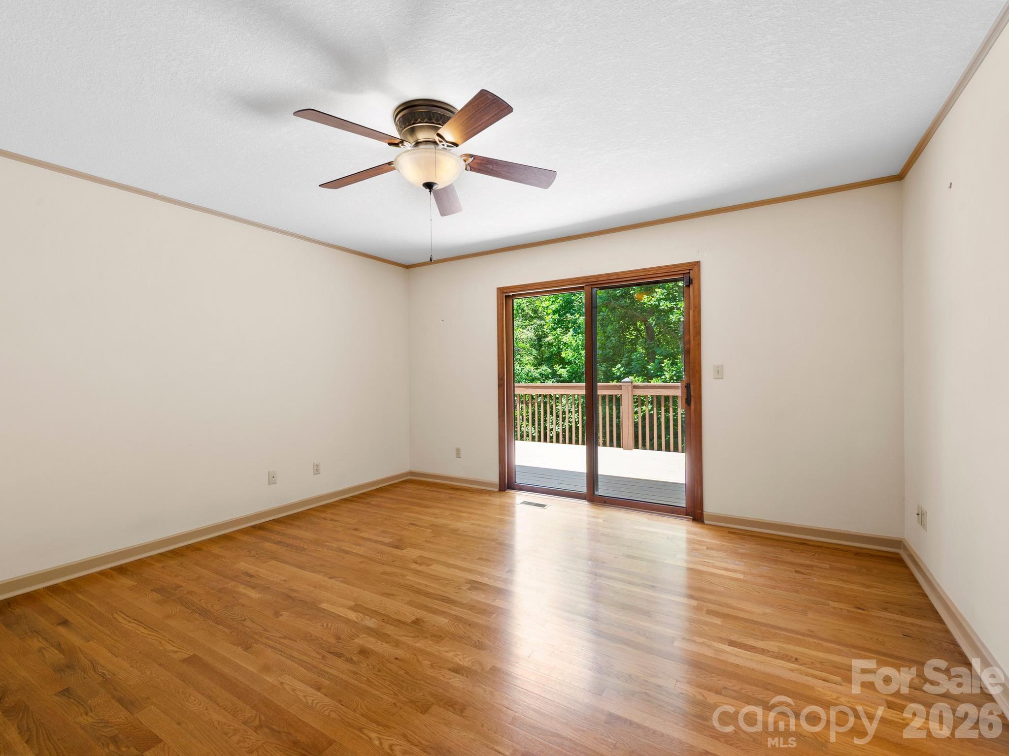 11 Robin Lane — Weaverville