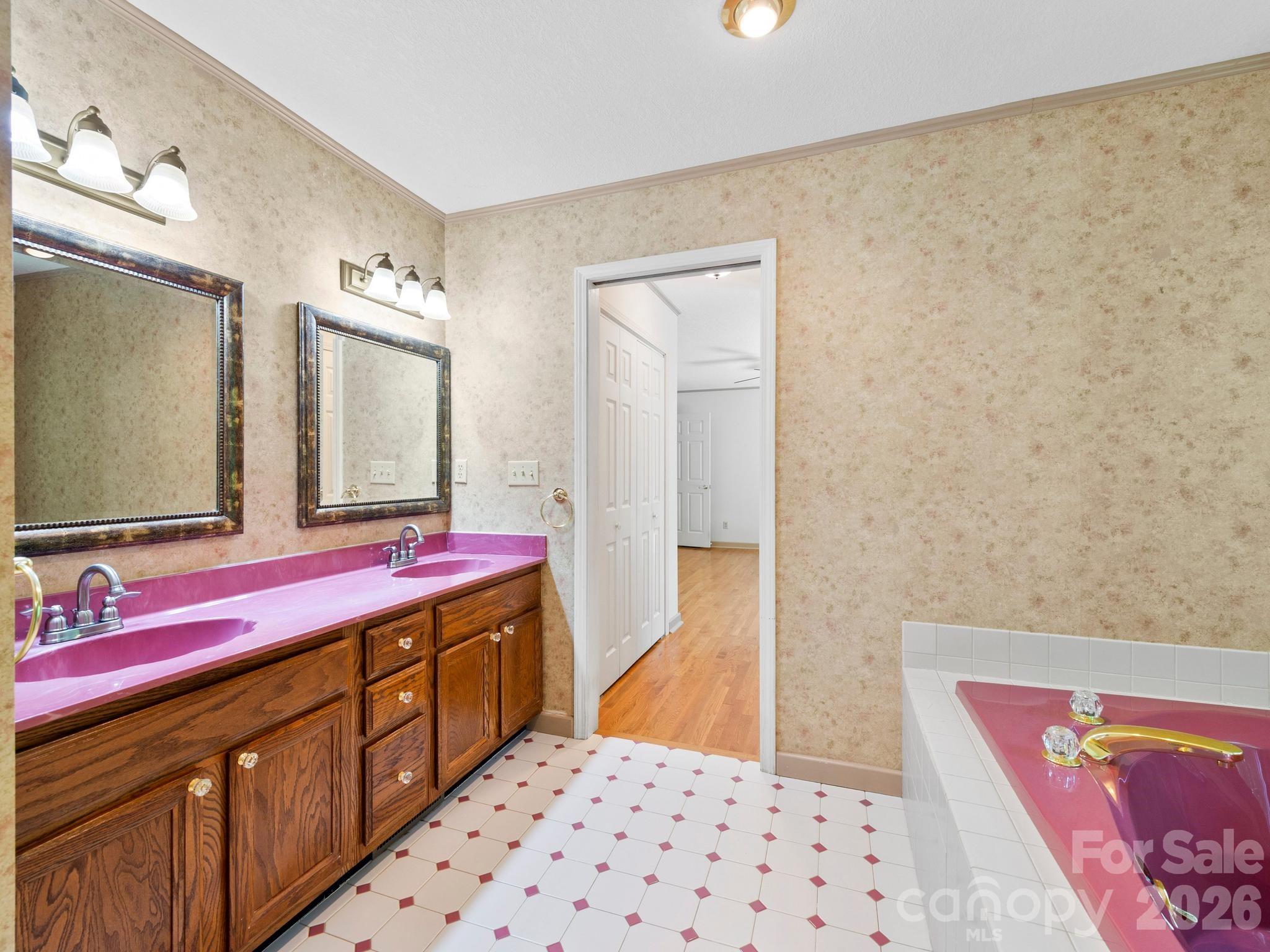 11 Robin Lane — Weaverville