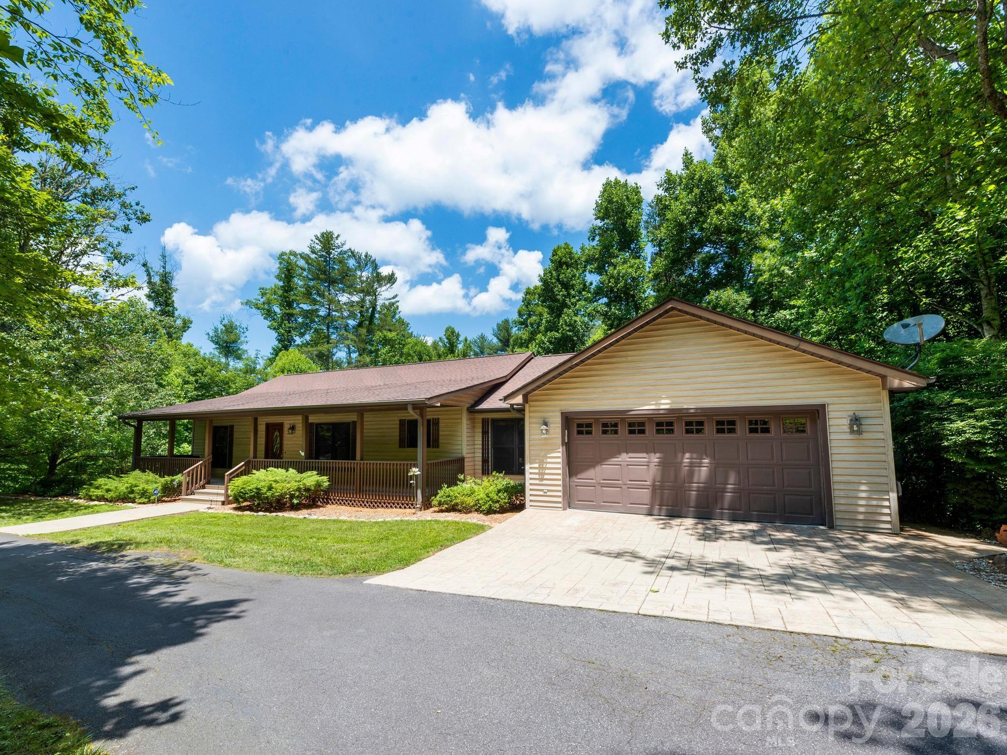 11 Robin Lane — Weaverville