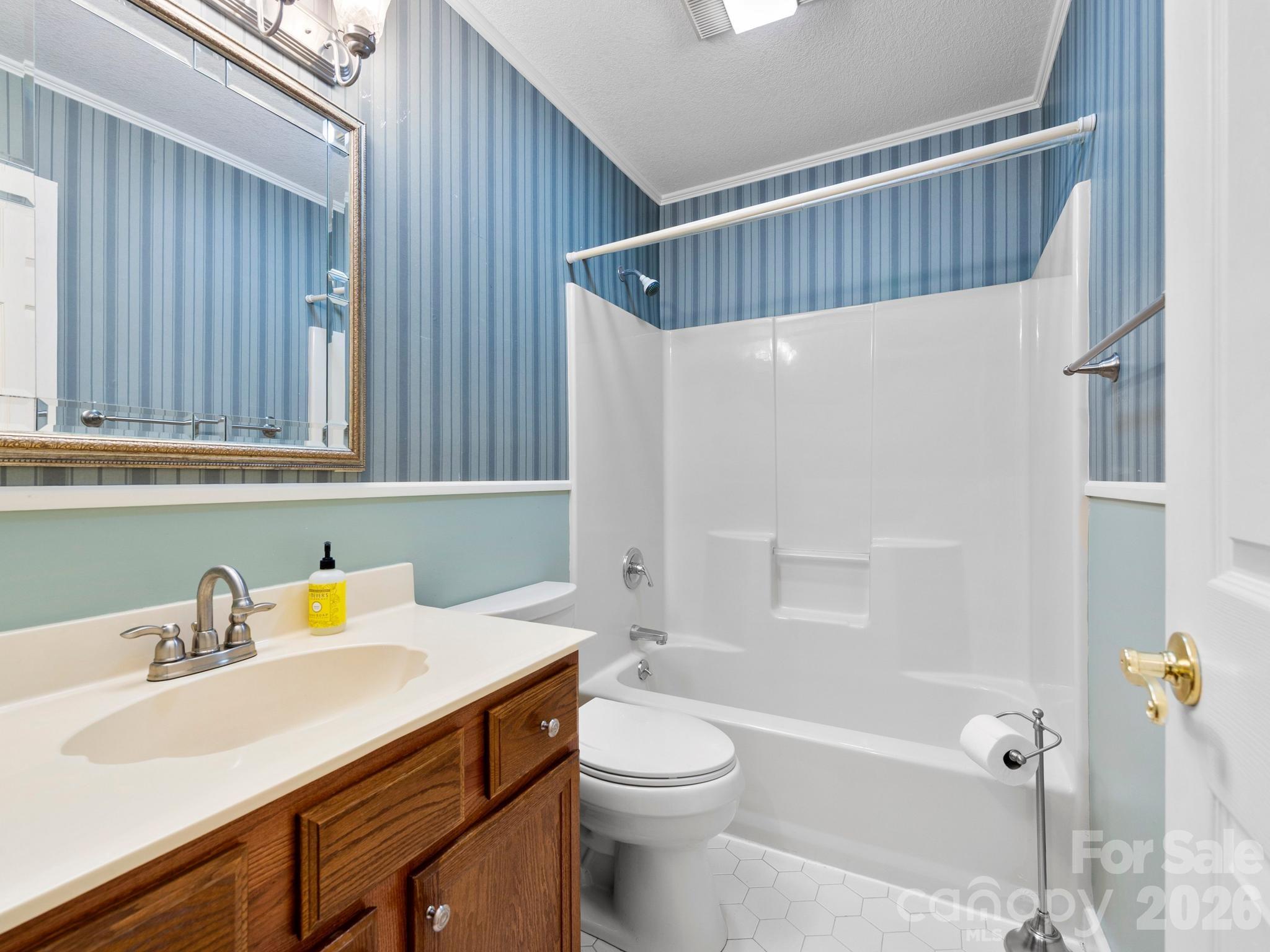11 Robin Lane — Weaverville