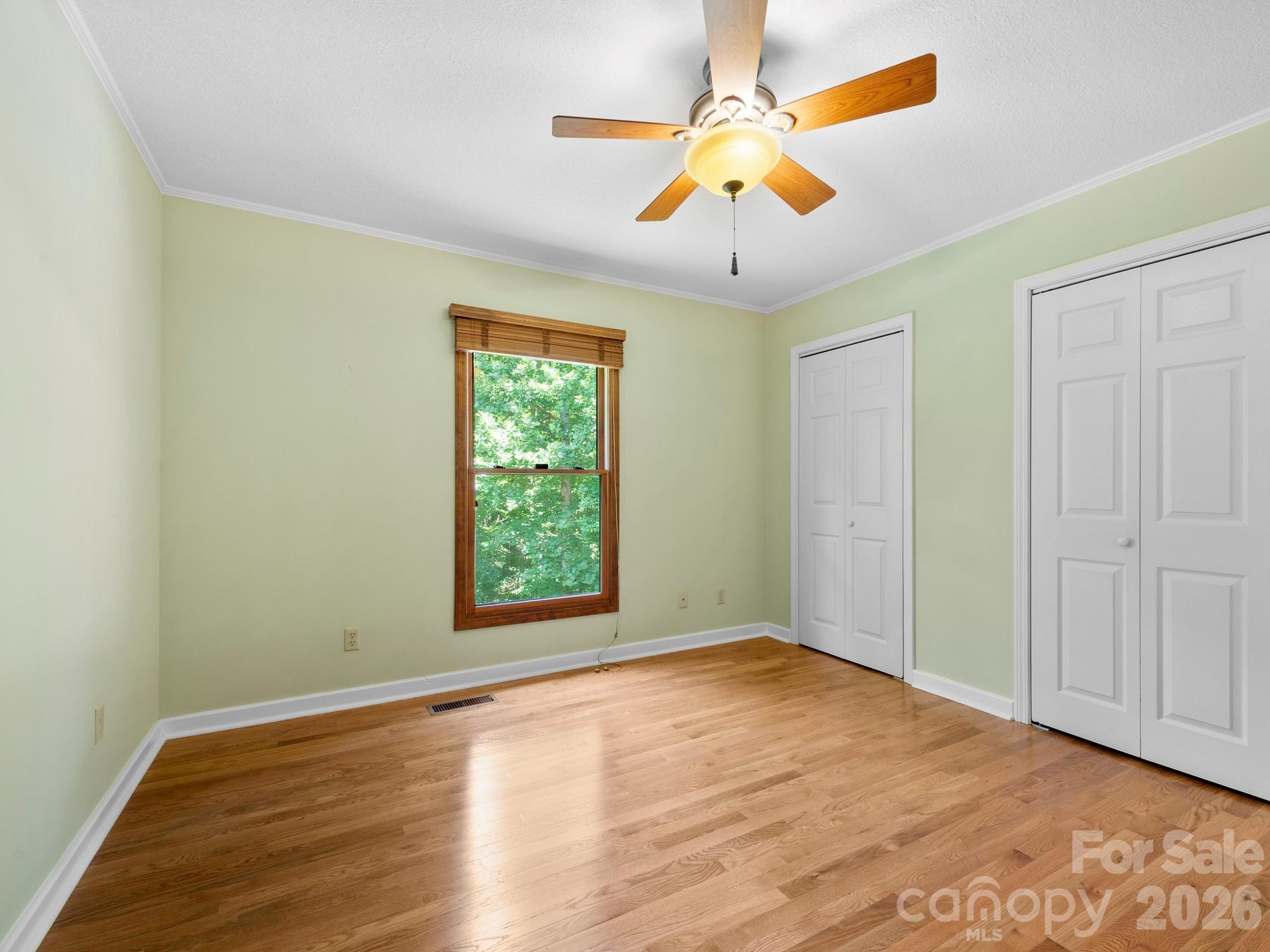 11 Robin Lane — Weaverville
