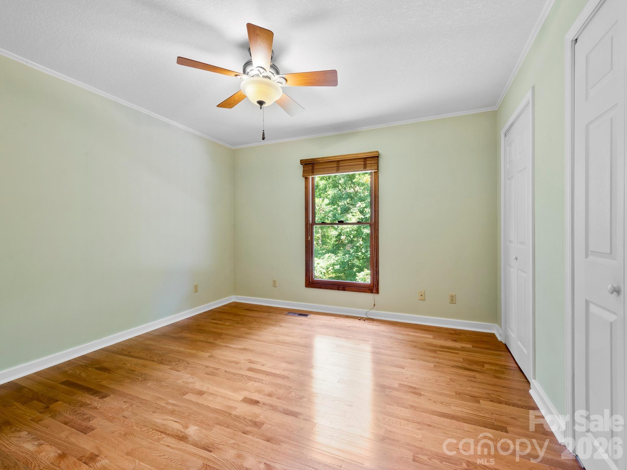 11 Robin Lane — Weaverville