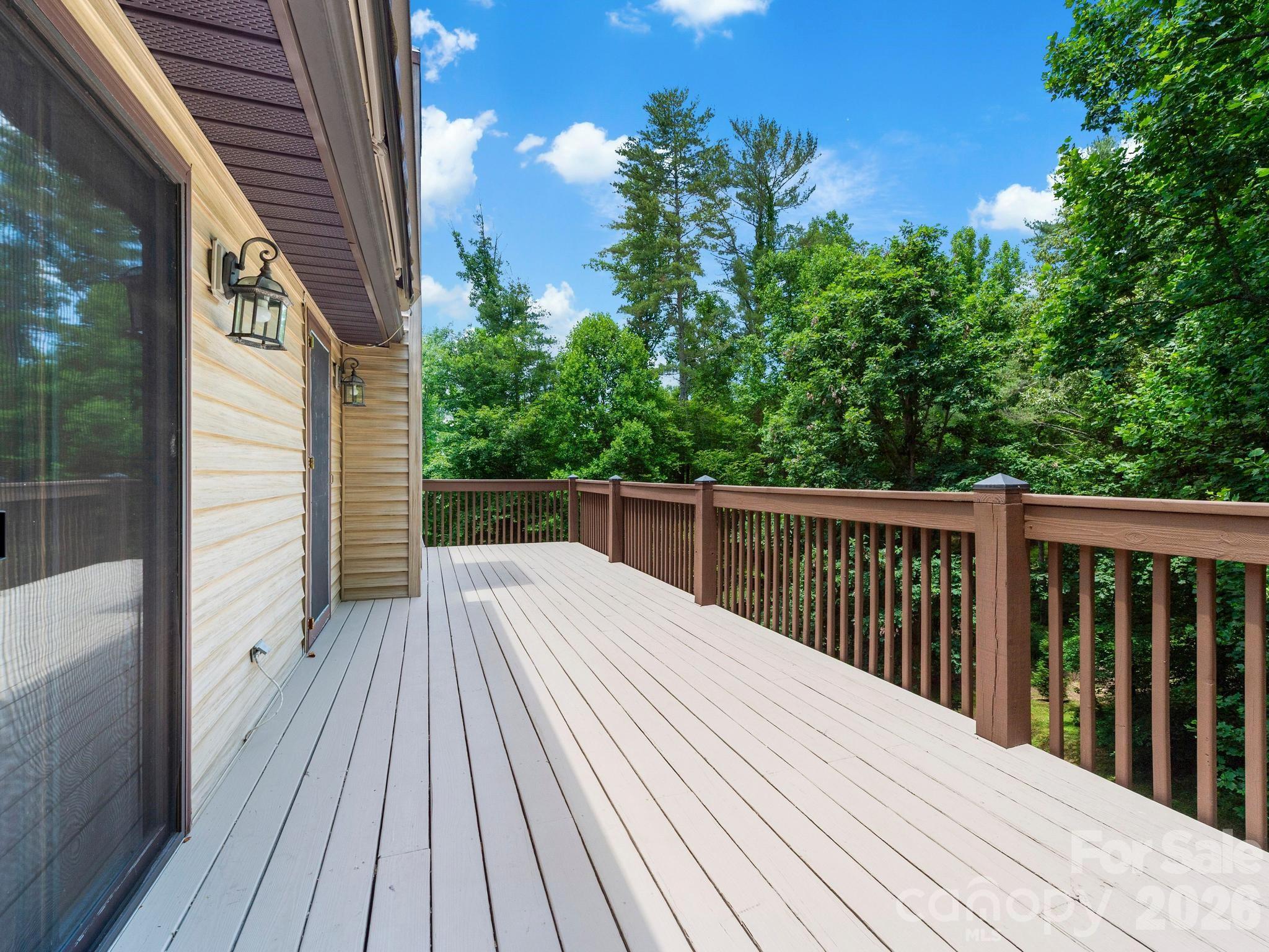 11 Robin Lane — Weaverville