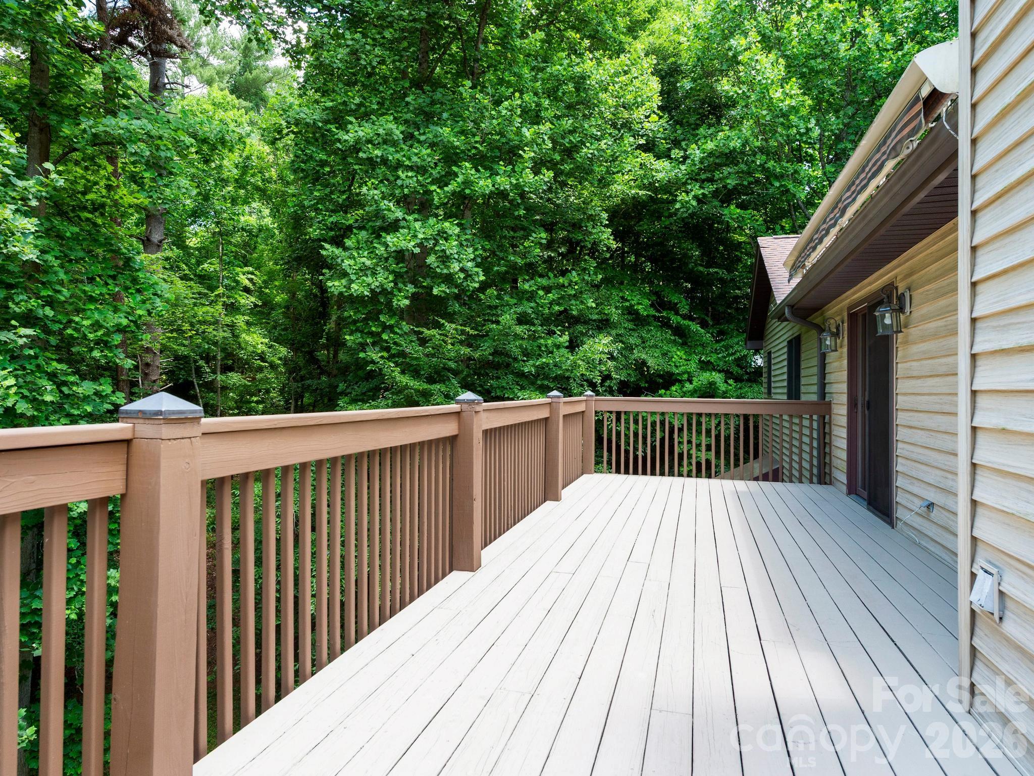 11 Robin Lane — Weaverville
