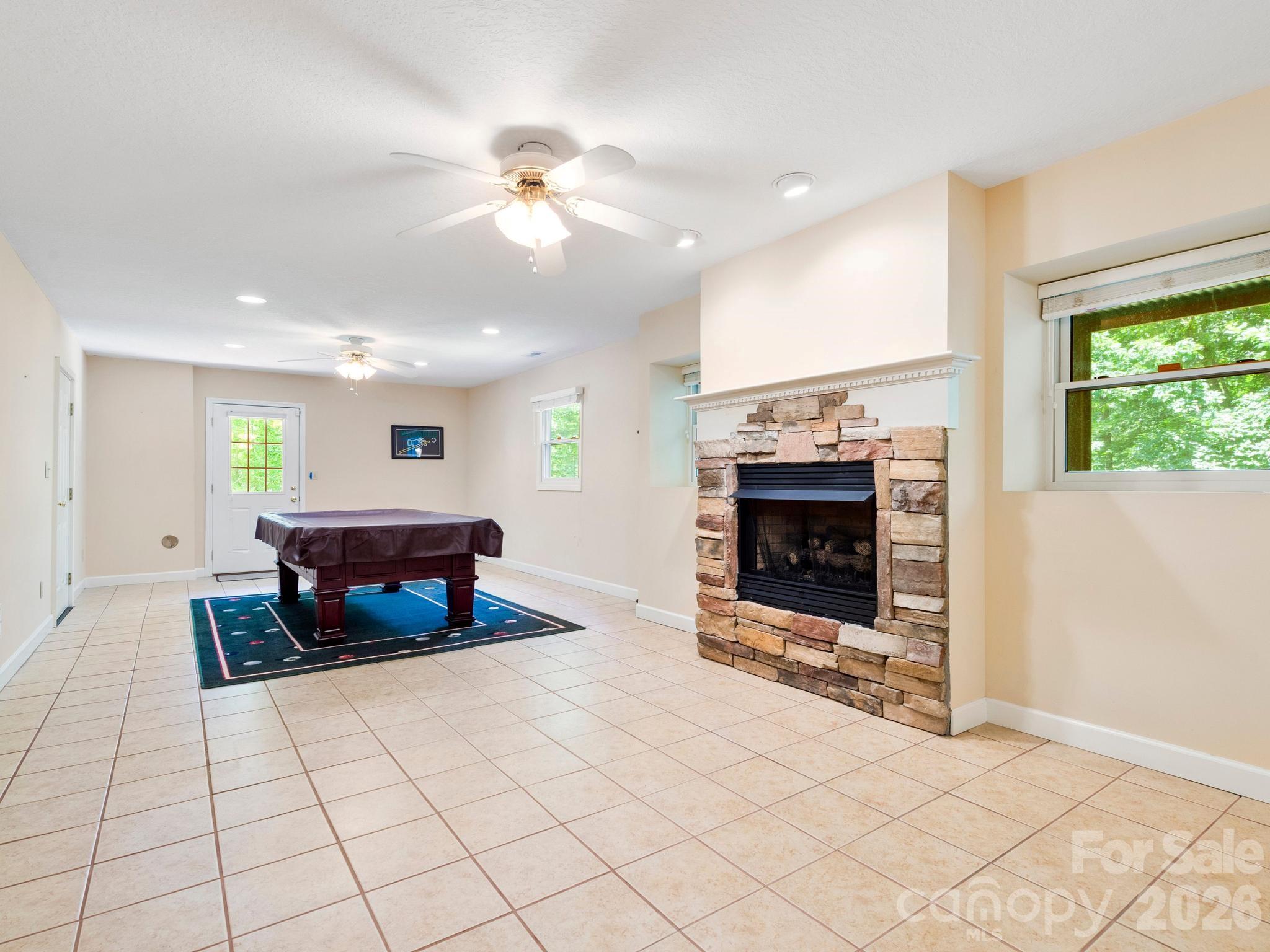 11 Robin Lane — Weaverville