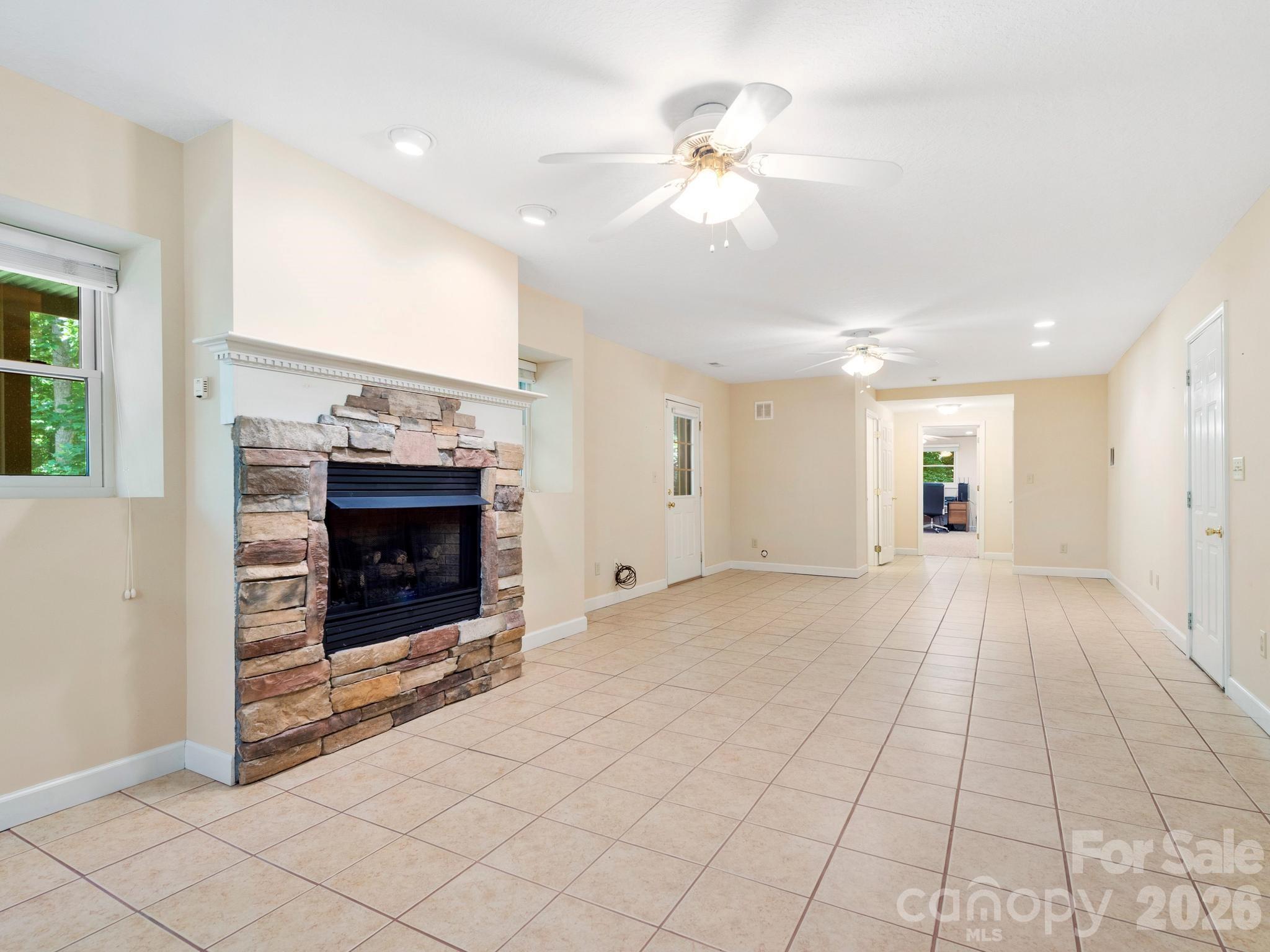 11 Robin Lane — Weaverville
