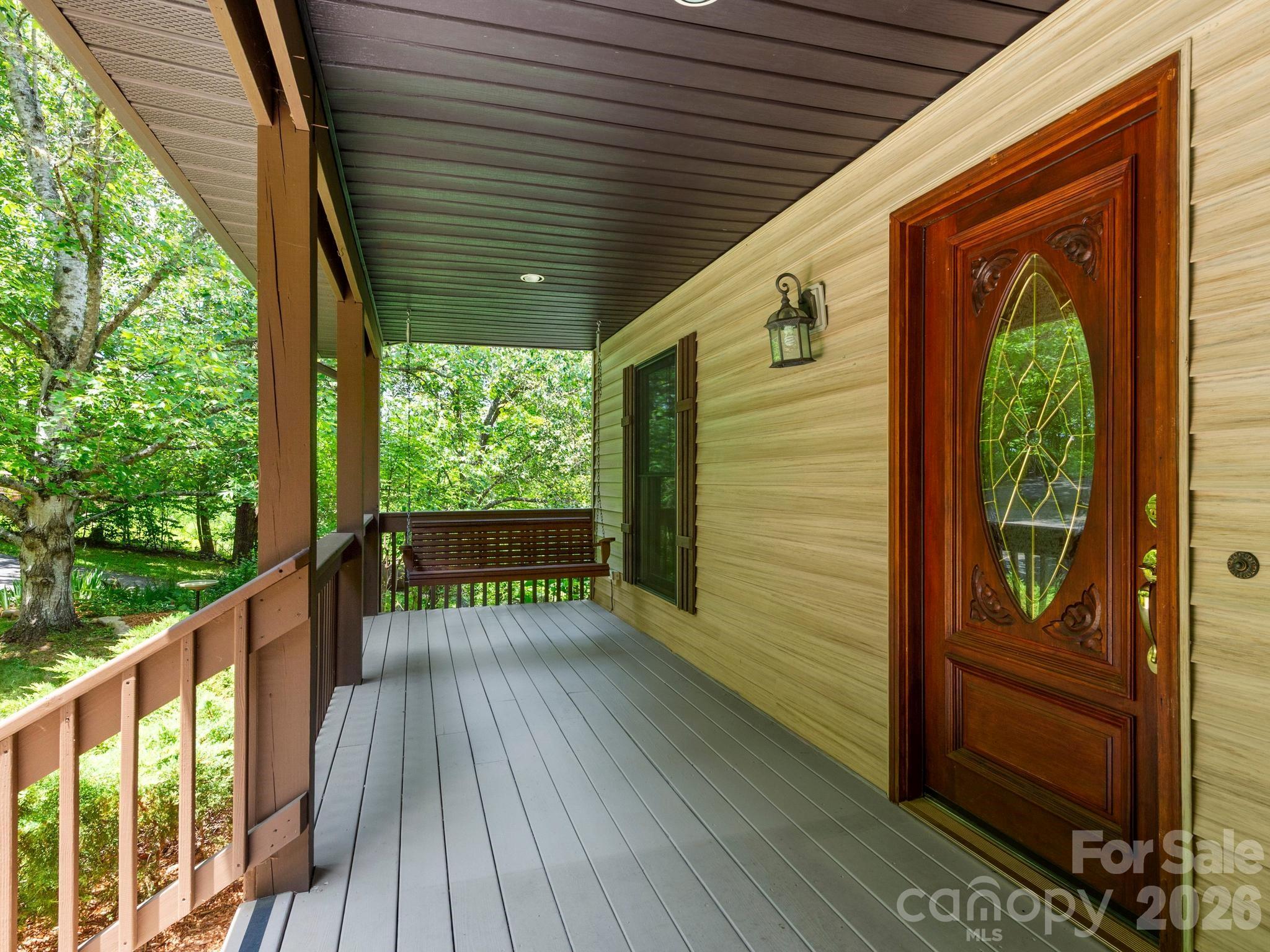 11 Robin Lane — Weaverville