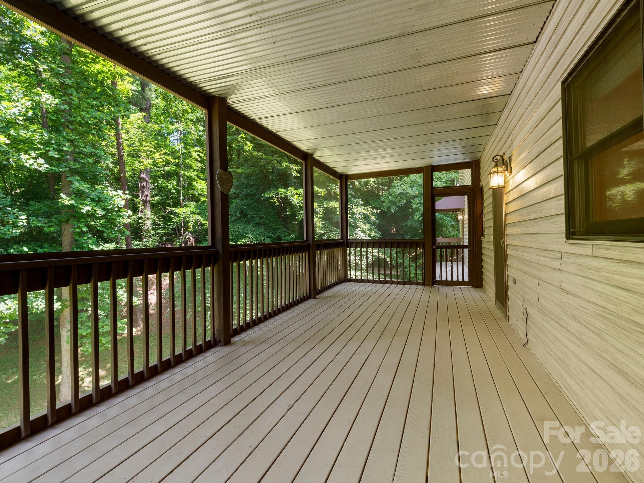 11 Robin Lane — Weaverville