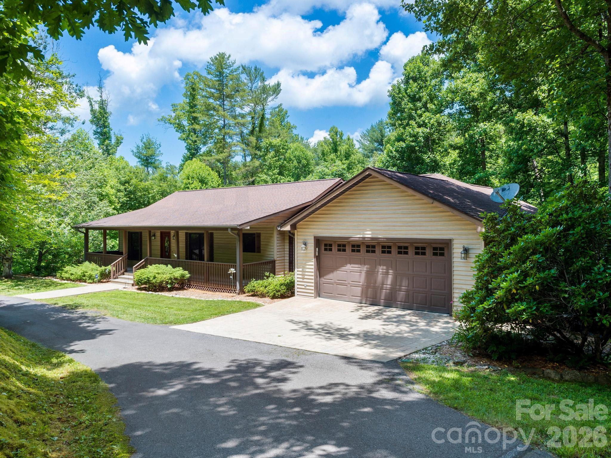 11 Robin Lane — Weaverville