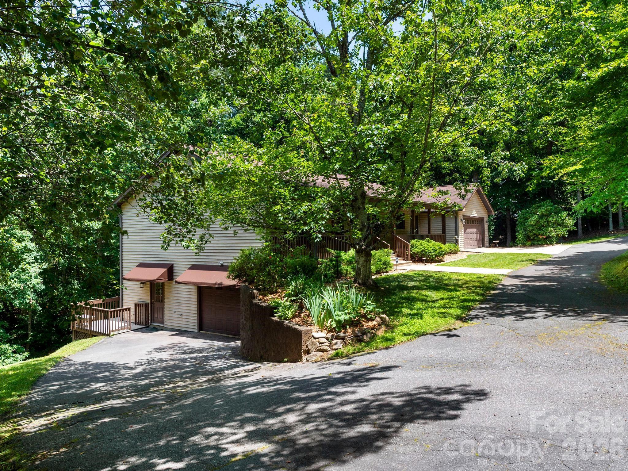 11 Robin Lane — Weaverville