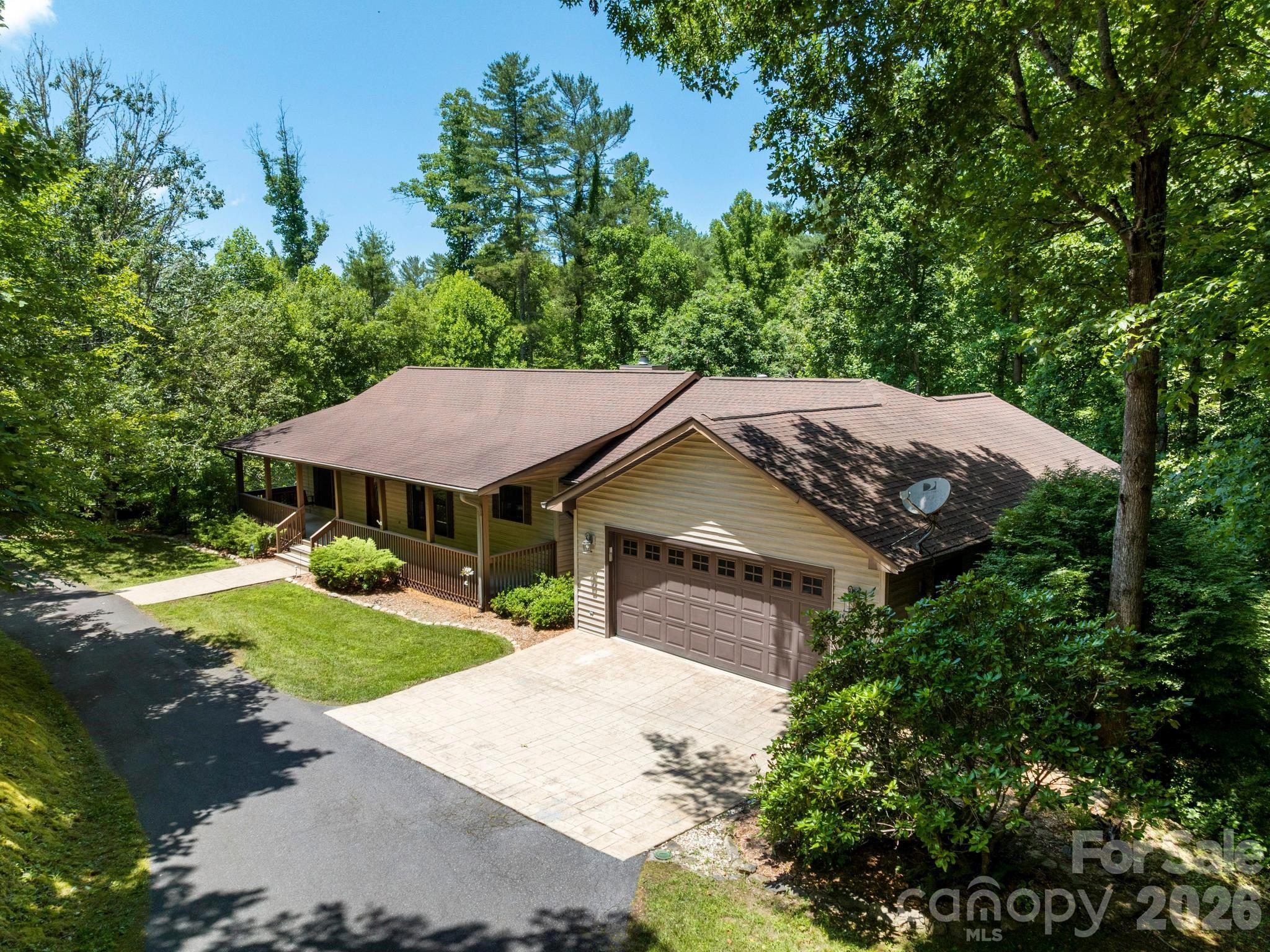 11 Robin Lane — Weaverville