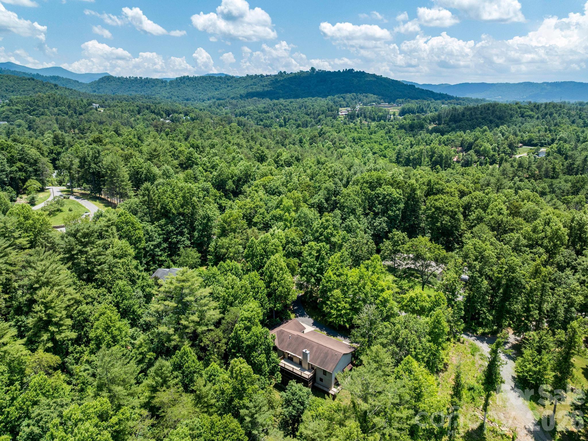 11 Robin Lane — Weaverville