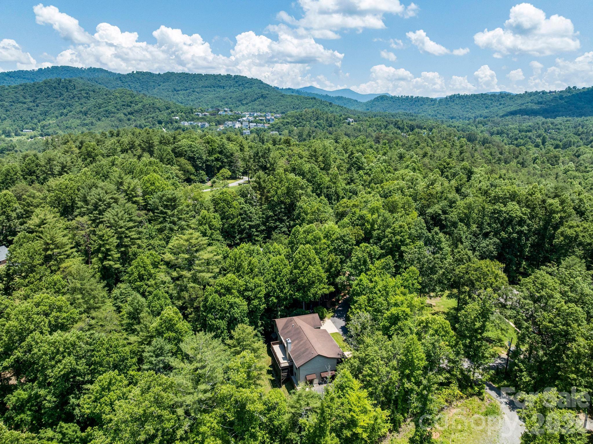 11 Robin Lane — Weaverville