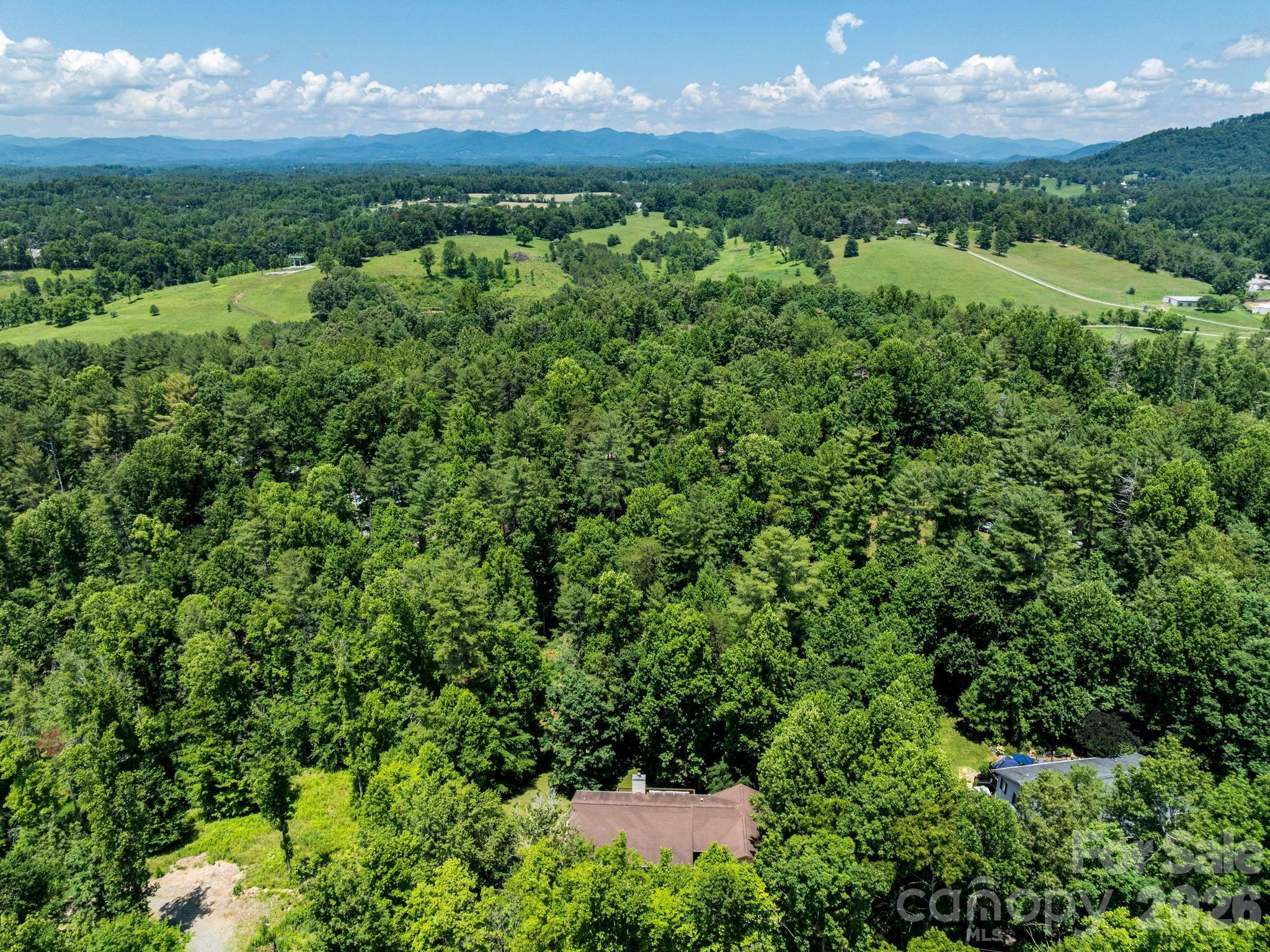 11 Robin Lane — Weaverville